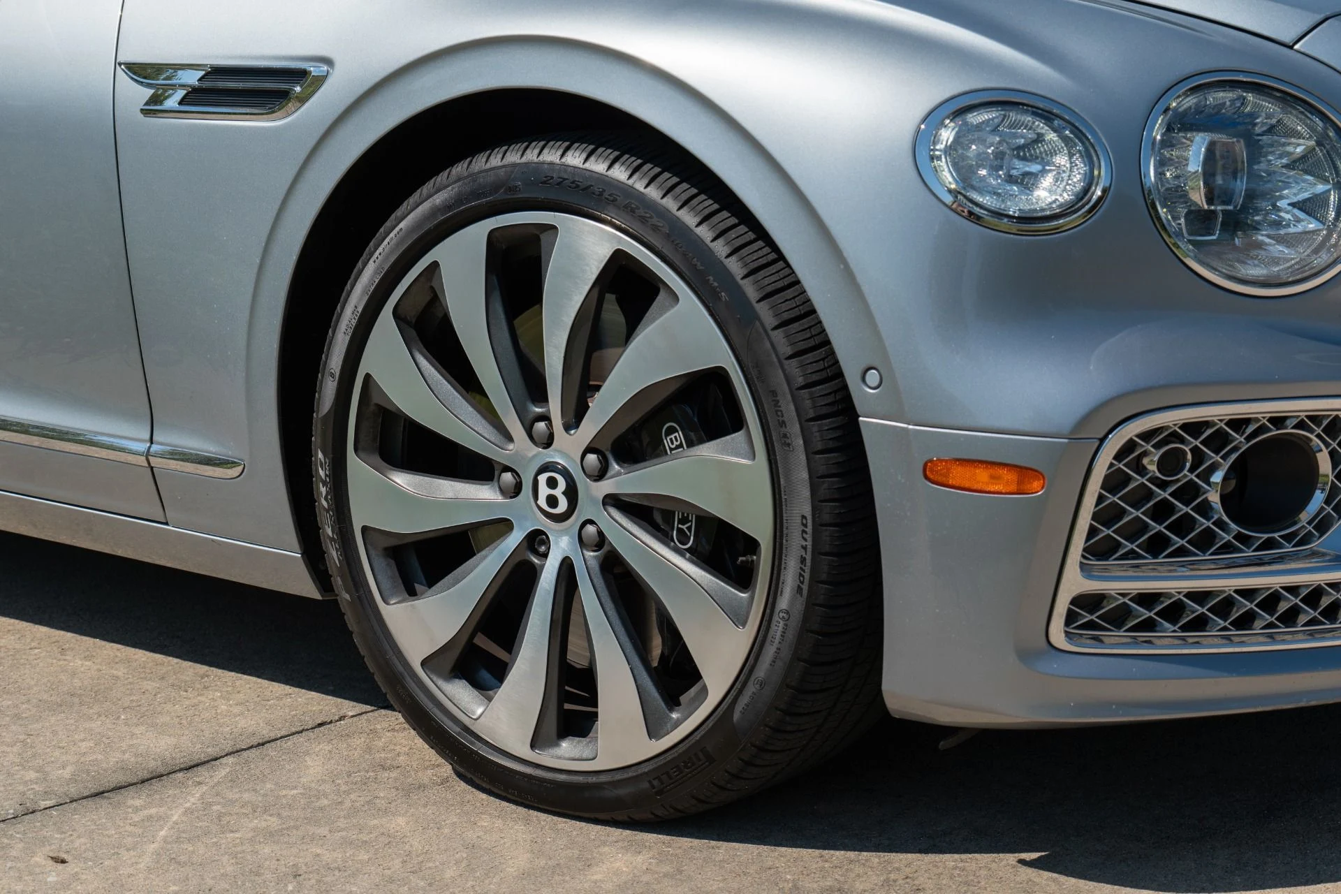 mph005_2378769981_Used_2022_Bentley_Flying_Spur_V8_1791934927_df39bef9c8