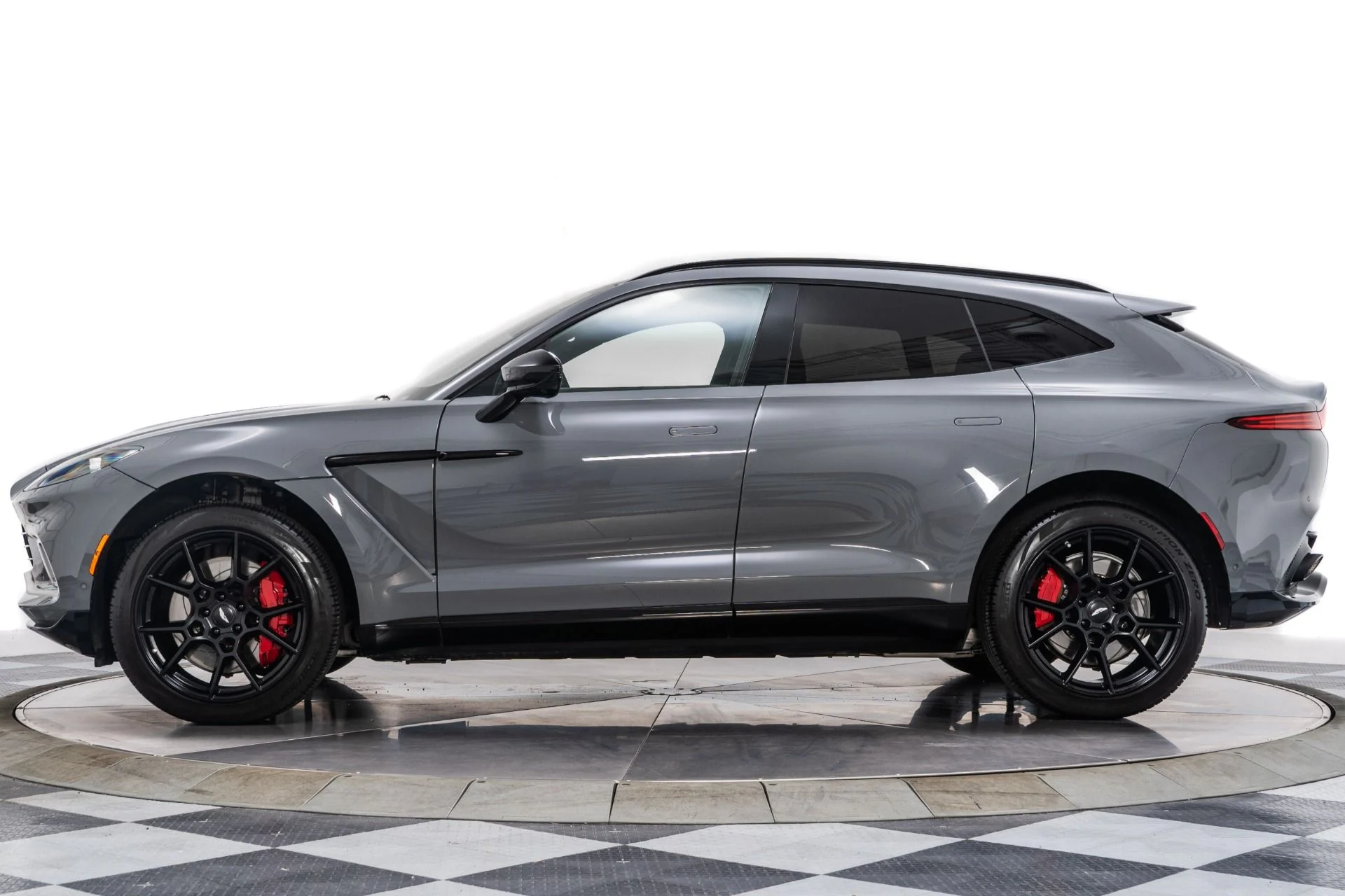 mph005_2385967849_Used_2022_Aston_Martin_DBX_1755547970_f613a43f95
