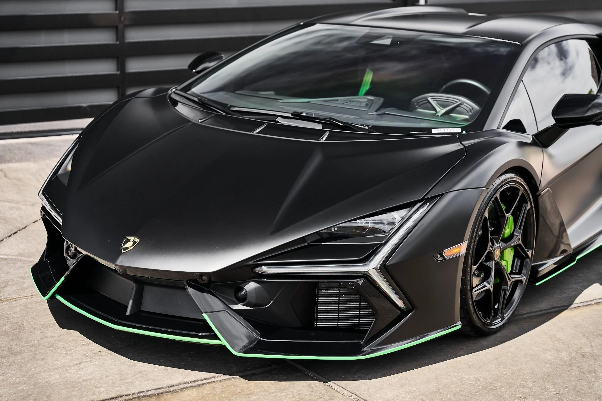 mph005_2389197988_Used_2024_Lamborghini_Revuelto_Base_1788040892_95ffaaed32