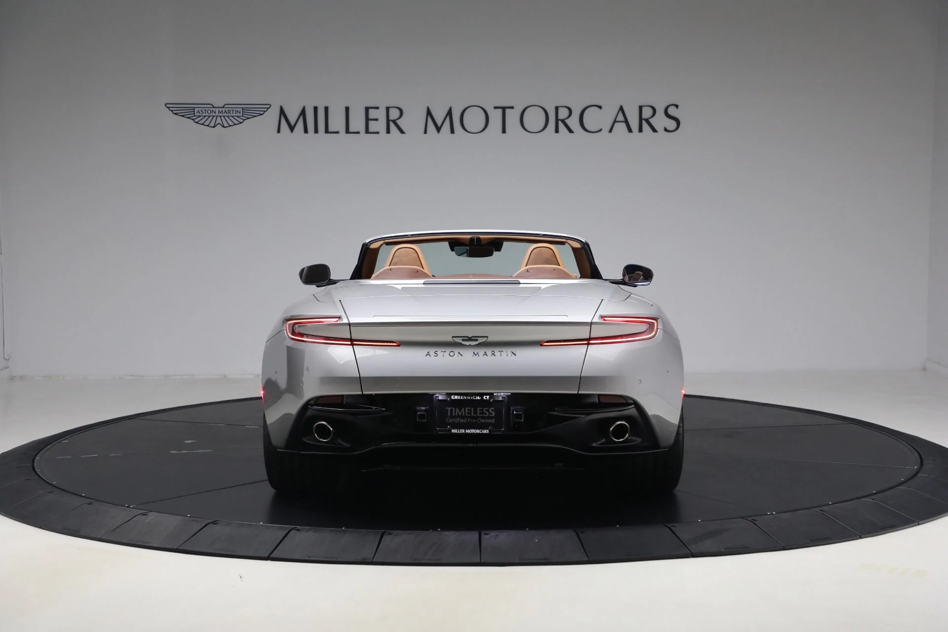 mph005_2392365544_Used_2024_Aston_Martin_DB_12_Volante_1792860584_bf747a6e96