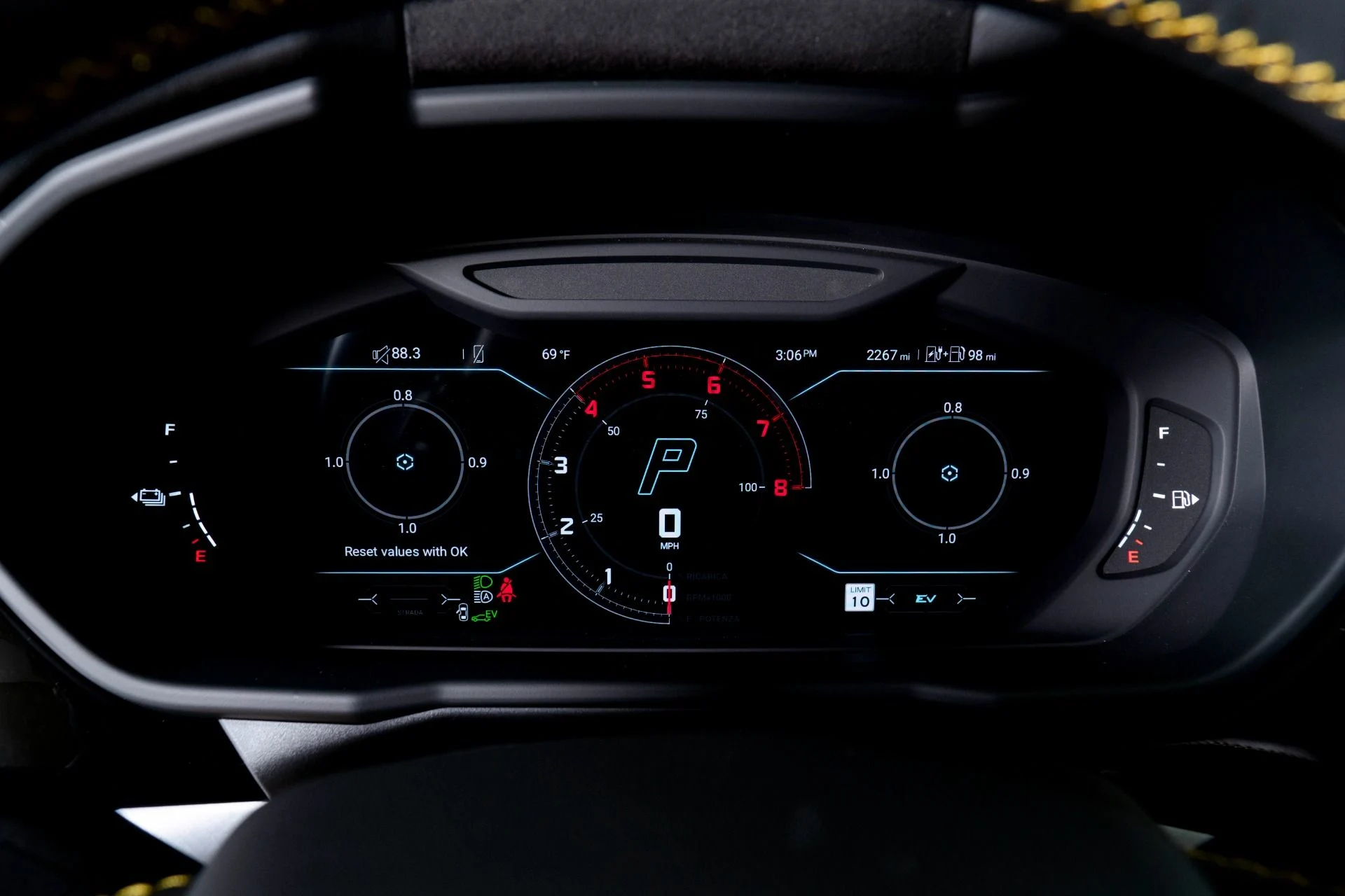 mph005_240584664_Used_2025_Lamborghini_Urus_SE_1777525057_ff499c85c4