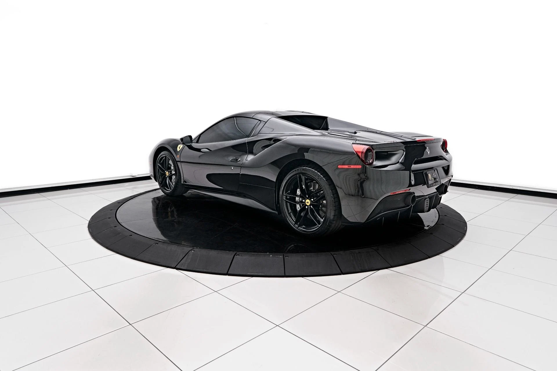 mph005_2413615530_Used_2018_Ferrari_488_Spider_Base_1717624092_f7b0921d0e