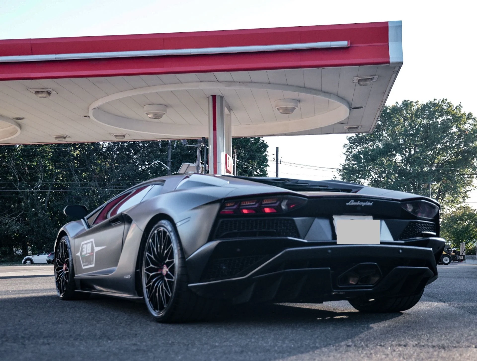 mph005_2415403791_Used_2018_Lamborghini_Aventador_S_1762208340_4494e2772d