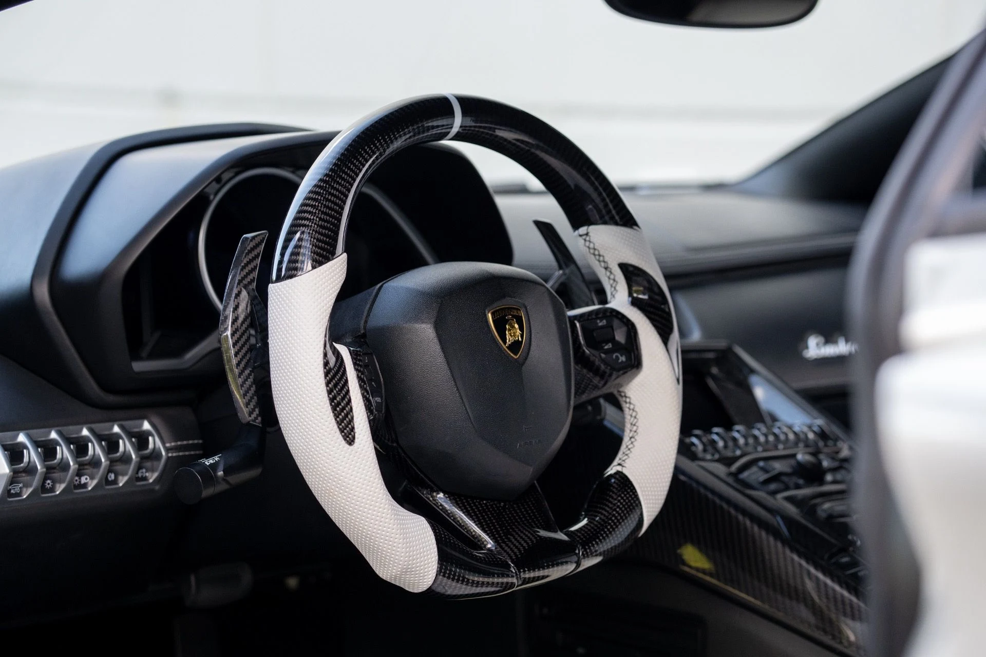 mph005_2419892872_Used_2015_Lamborghini_Aventador_LP_700_4_1755636746_214816c6e7