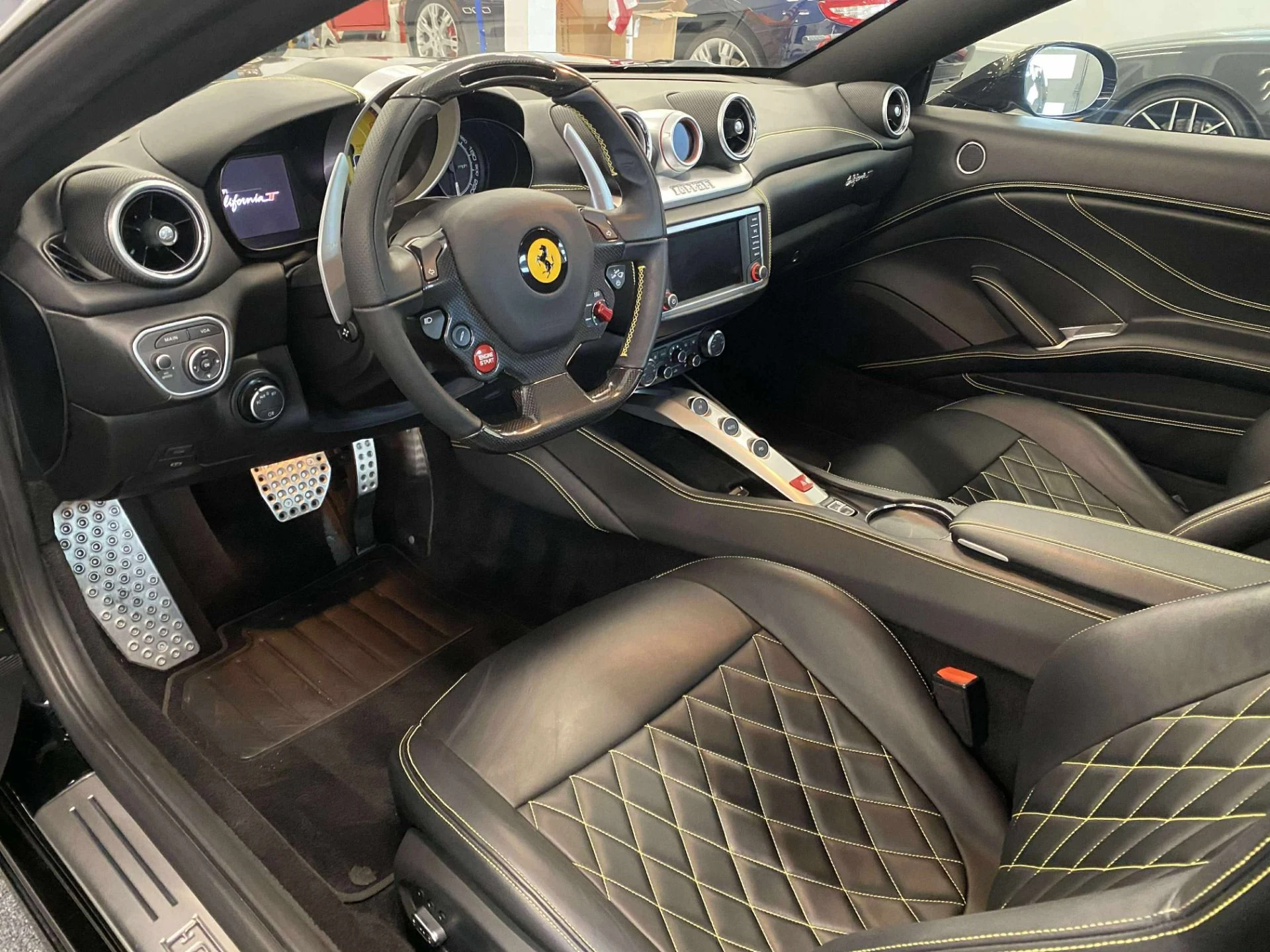 mph005_2421837366_Used_2015_Ferrari_California_T_1763595269_99d80e3e1c