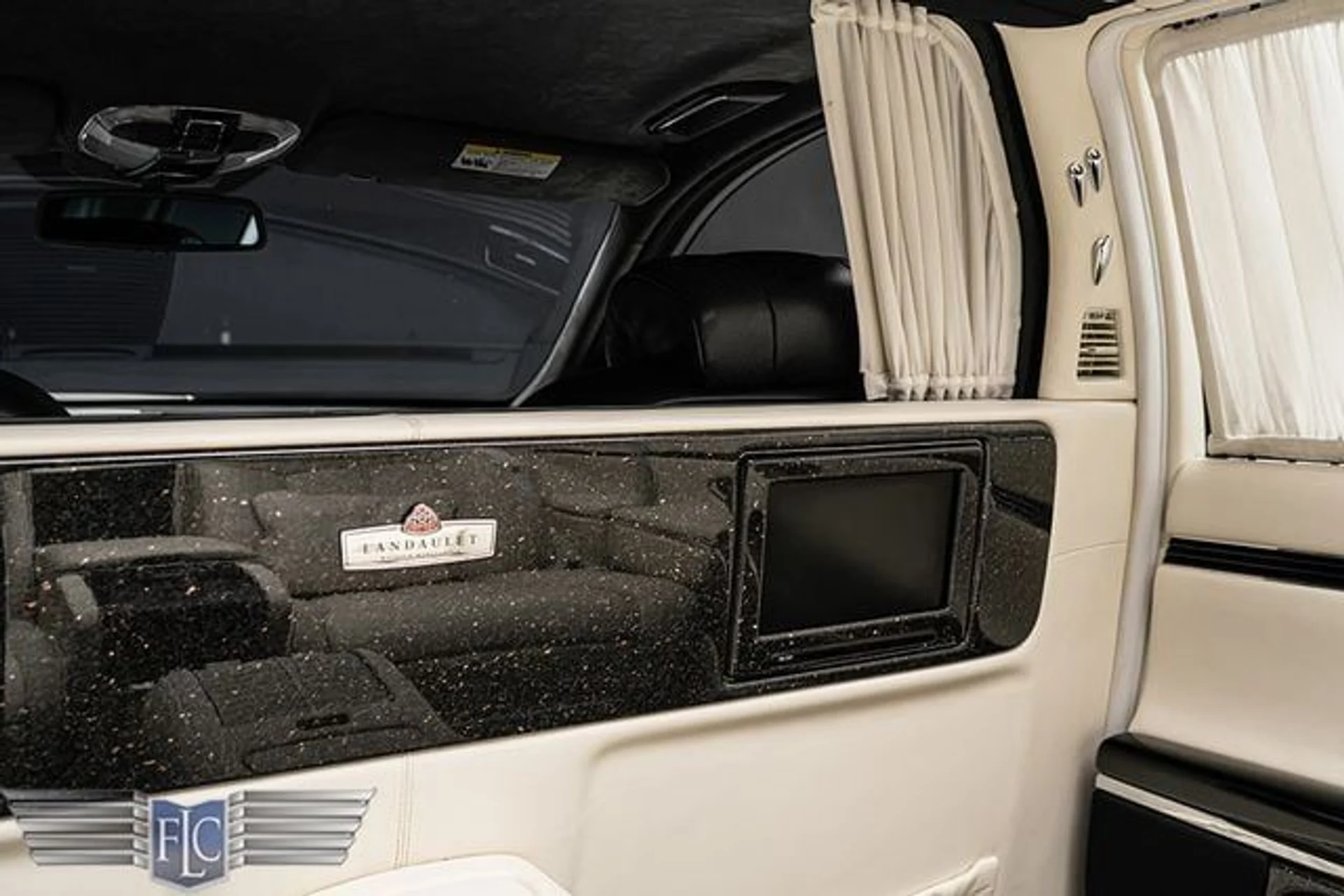 mph005_2426792073_used_2009_maybach_landaulet_s_9689_23032482_10_640_371e1181a0