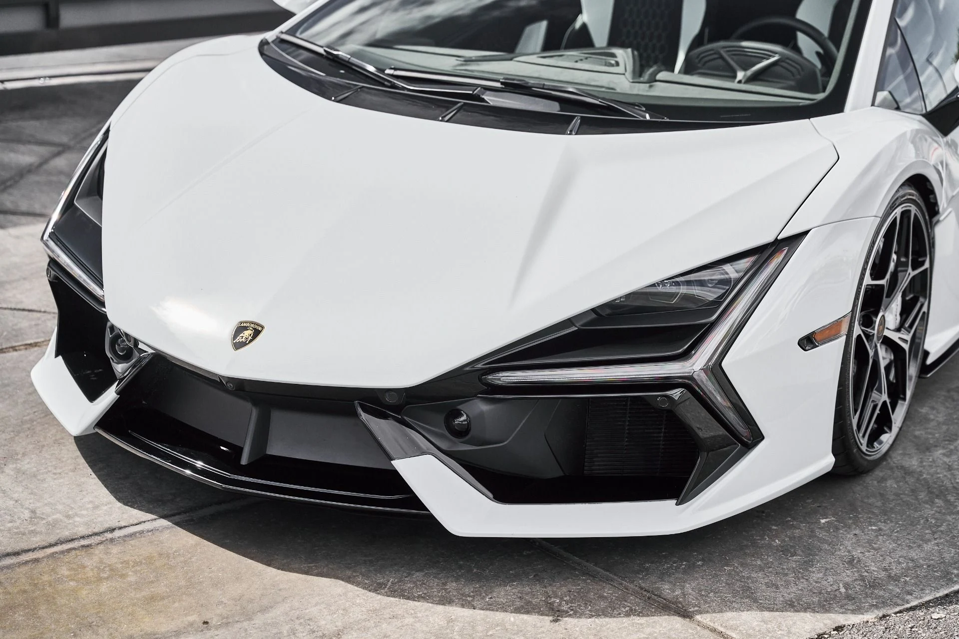 mph005_243048866_Used_2026_Lamborghini_Revuelto_Base_1777078349_cf00538e28