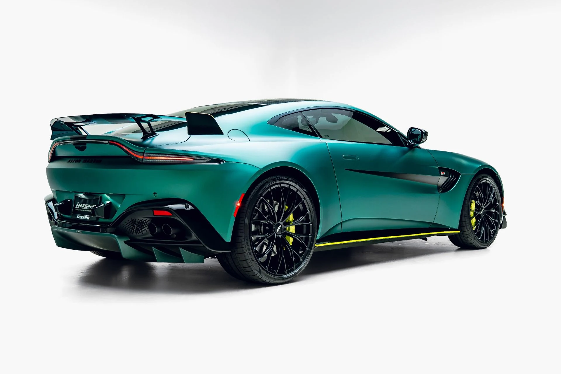 mph005_2444147037_Used_2023_Aston_Martin_Vantage_F1_Edition_1783661136_48f50228e7