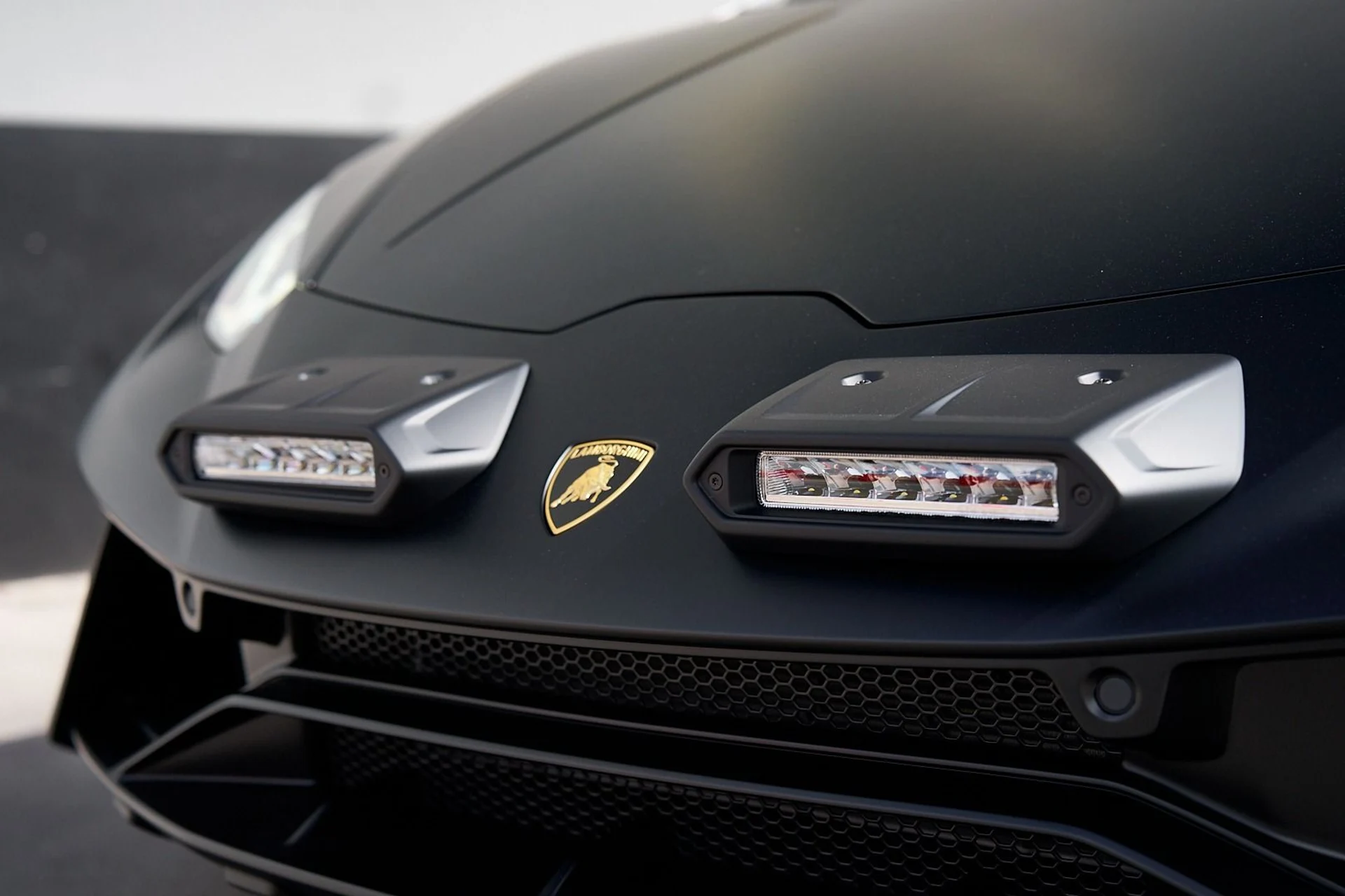 mph005_2444774482_Used_2024_Lamborghini_Huracan_Sterrato_Base_1741738821_2d9b48ae11