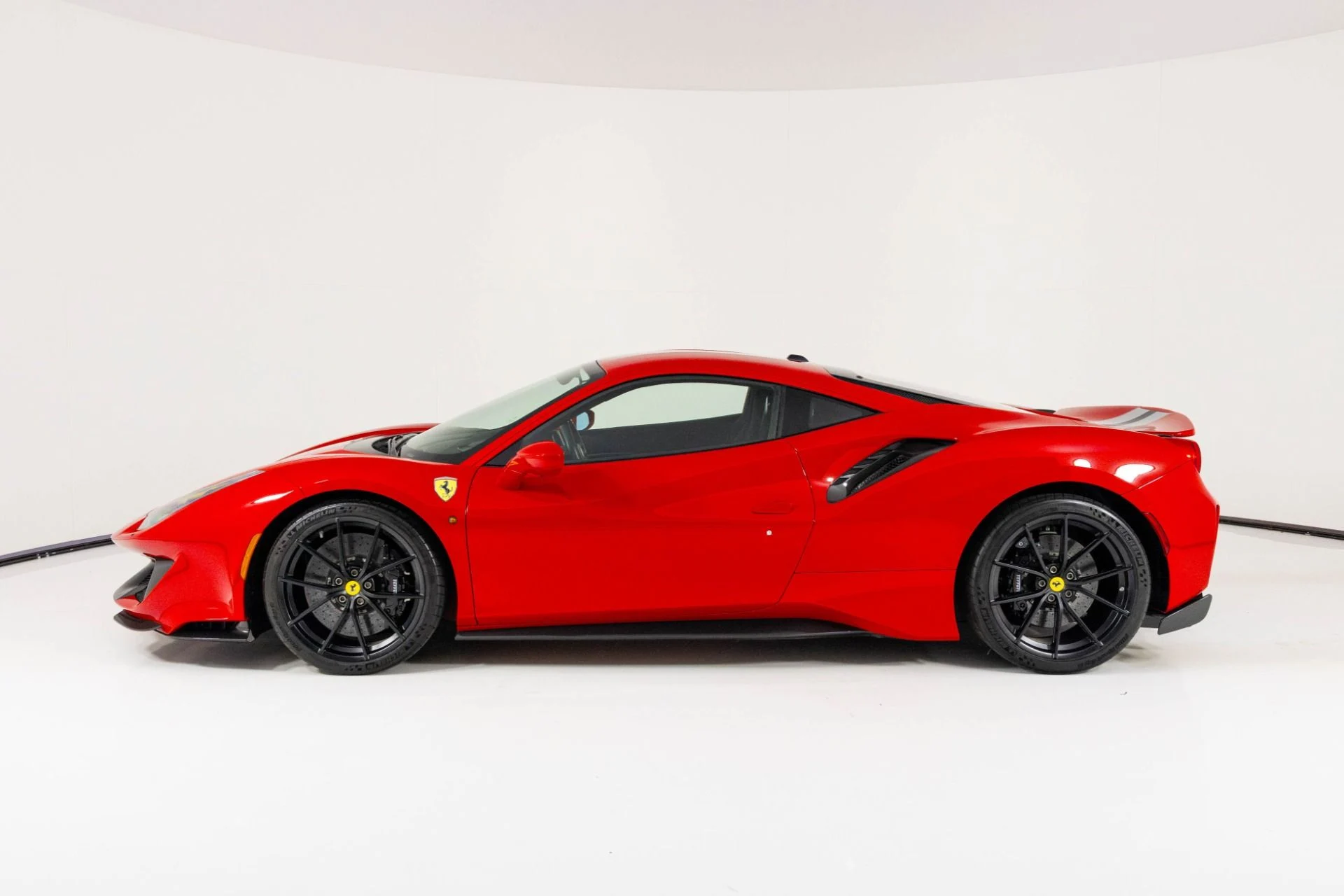 mph005_2452548582_Used_2019_Ferrari_488_Pista_1761352057_6ce0bc013a