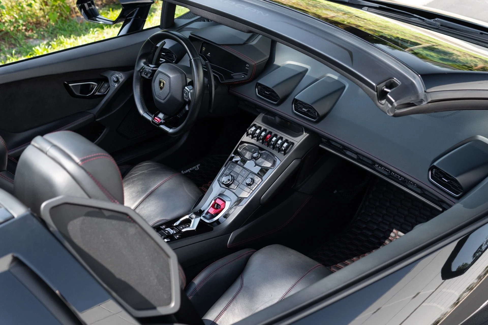 mph005_2457466795_Used_2017_Lamborghini_Huracan_LP_610_4_Spyder_1774364077_8fc11404b8