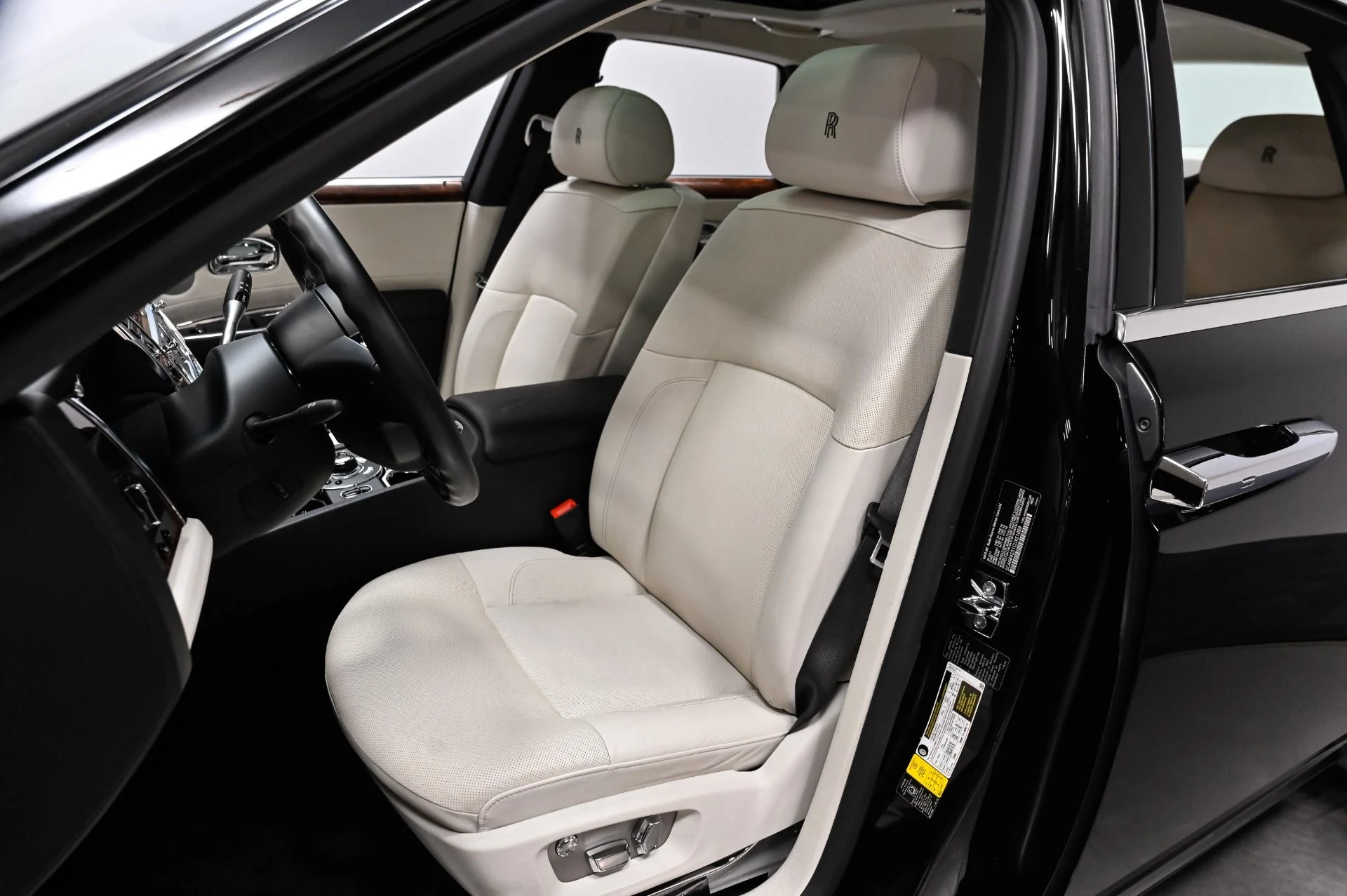 mph005_2466760437_Used_2012_Rolls_Royce_Ghost_Base_1789141578_bc01e43370