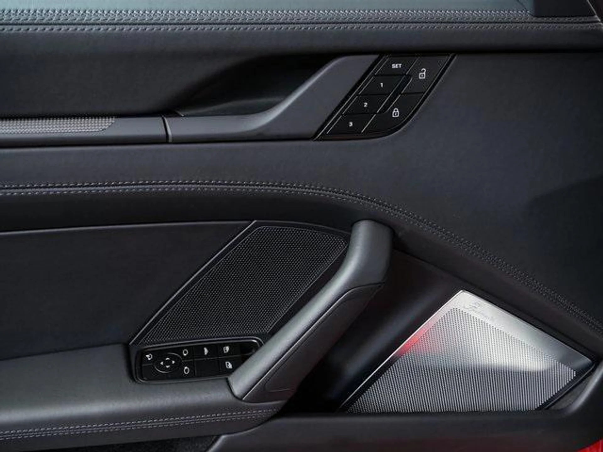 mph005_247095028_7r2_Ovv_Afb_BY_Foag_Dno_Up_M5_U_x5_A_be38e57077