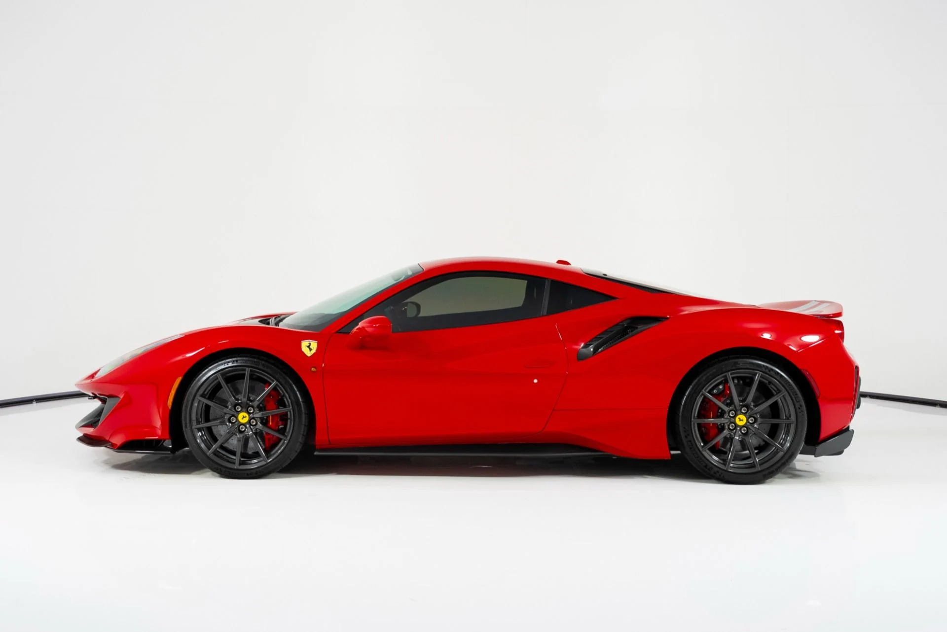 mph005_2472257676_Used_2019_Ferrari_488_Pista_1760379304_8b244f0405