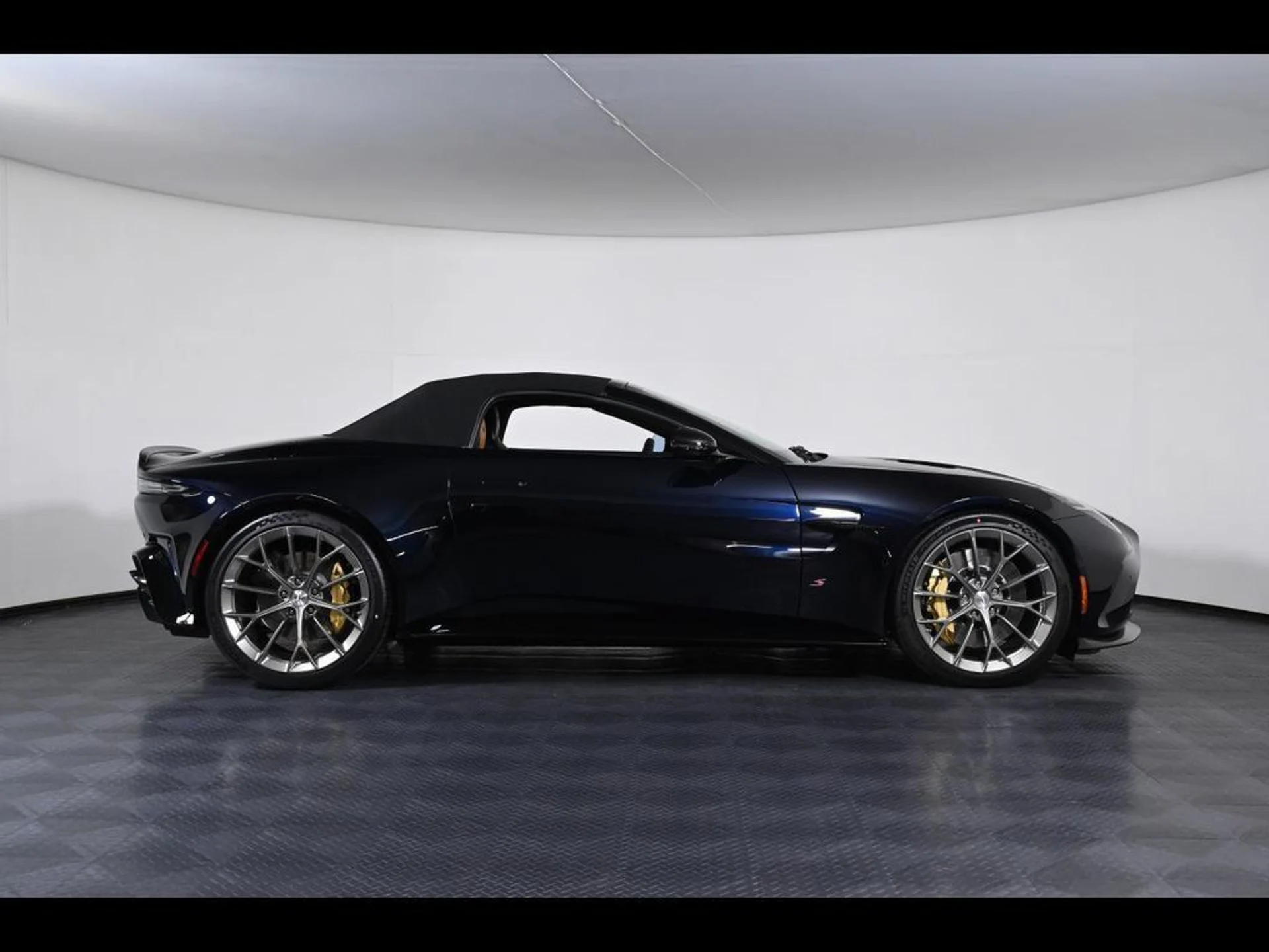 mph005_2480380883_new_2026_aston_martin_vantage_sroadster_11350_23075062_6_1024_aa09c49ba7