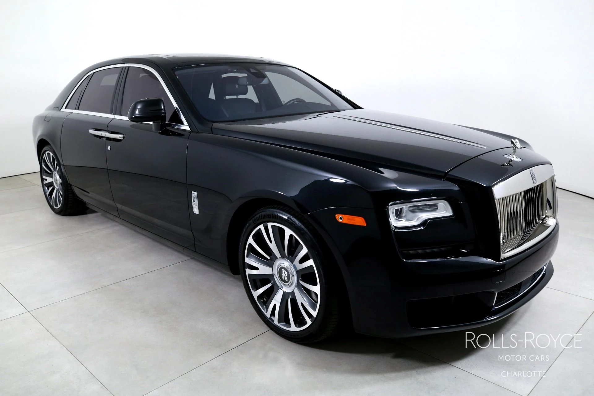 mph005_2481405835_Used_2019_Rolls_Royce_Ghost_1769449572_cde98fedfd