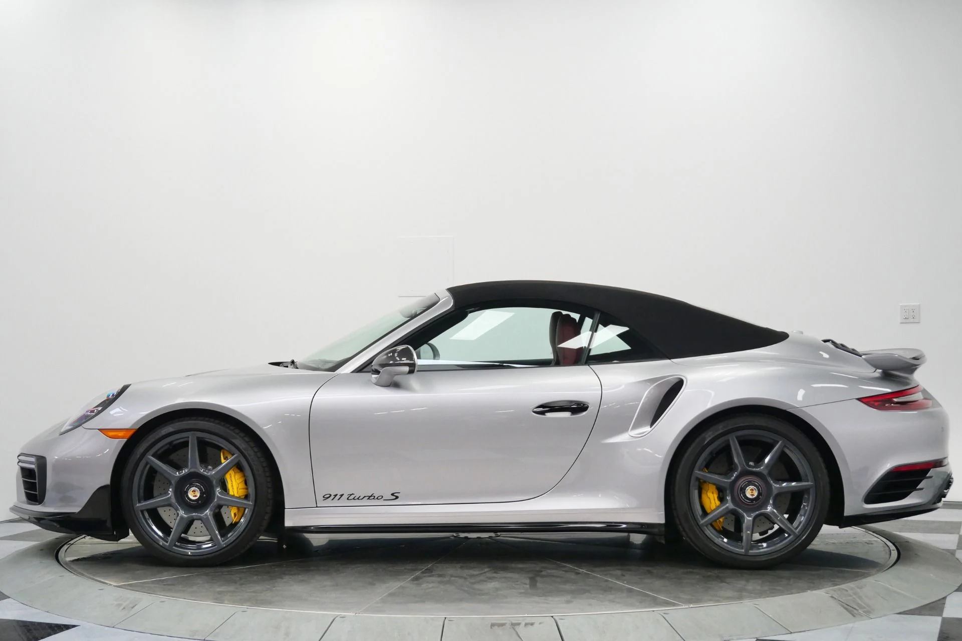 mph005_2481543115_Used_2019_Porsche_911_Turbo_S_Cabriolet_Factory_Carbon_Fiber_Wheels_Aerokit_Burmester_Audio_1766082238_2bf94f71da