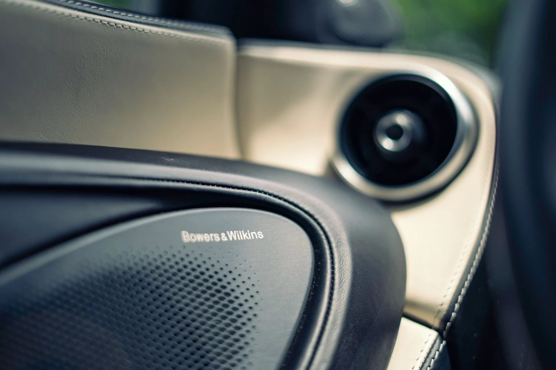 mph005_2490085800_Used_2016_Mc_Laren_570_S_w_a_236_K_MSRP_LOADED_w_MSO_Carbon_Options_1776279753_88f090821c