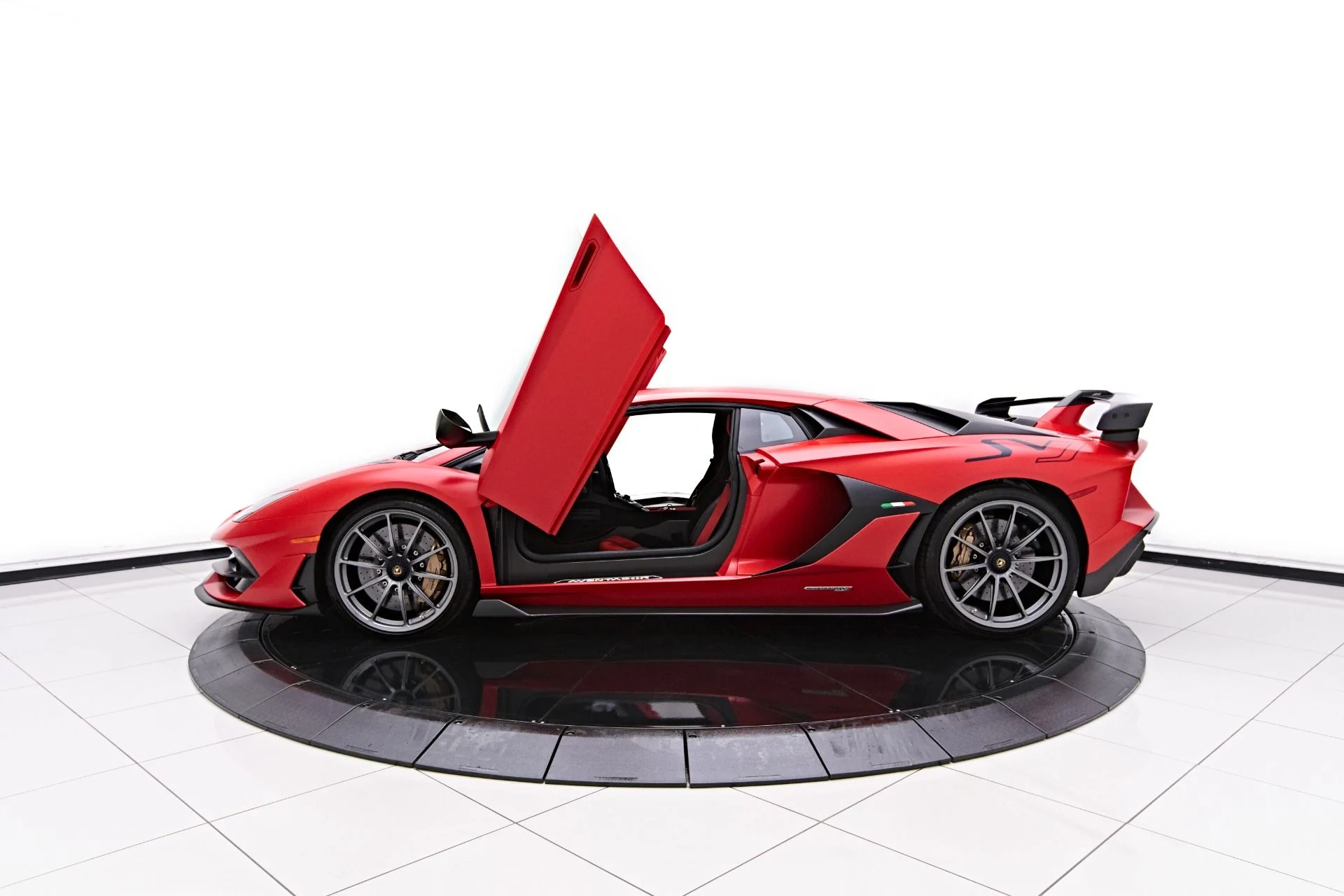 mph005_2492835488_Used_2019_Lamborghini_Aventador_SVJ_Base_1660667507_b414c40ba5