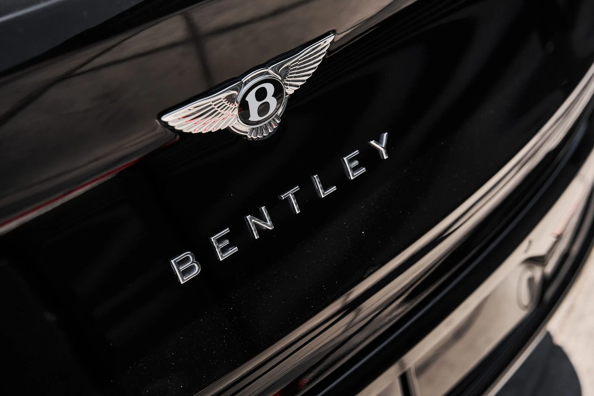mph005_2495141359_Used_2023_Bentley_Bentayga_S_1782967277_6698919ac9
