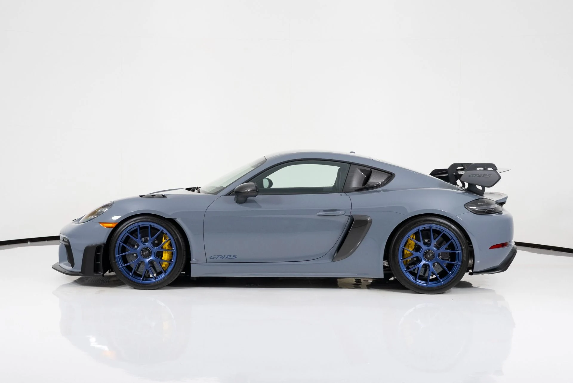 mph005_2497799231_Used_2024_Porsche_718_Cayman_GT_4_RS_1756417599_4984eab017