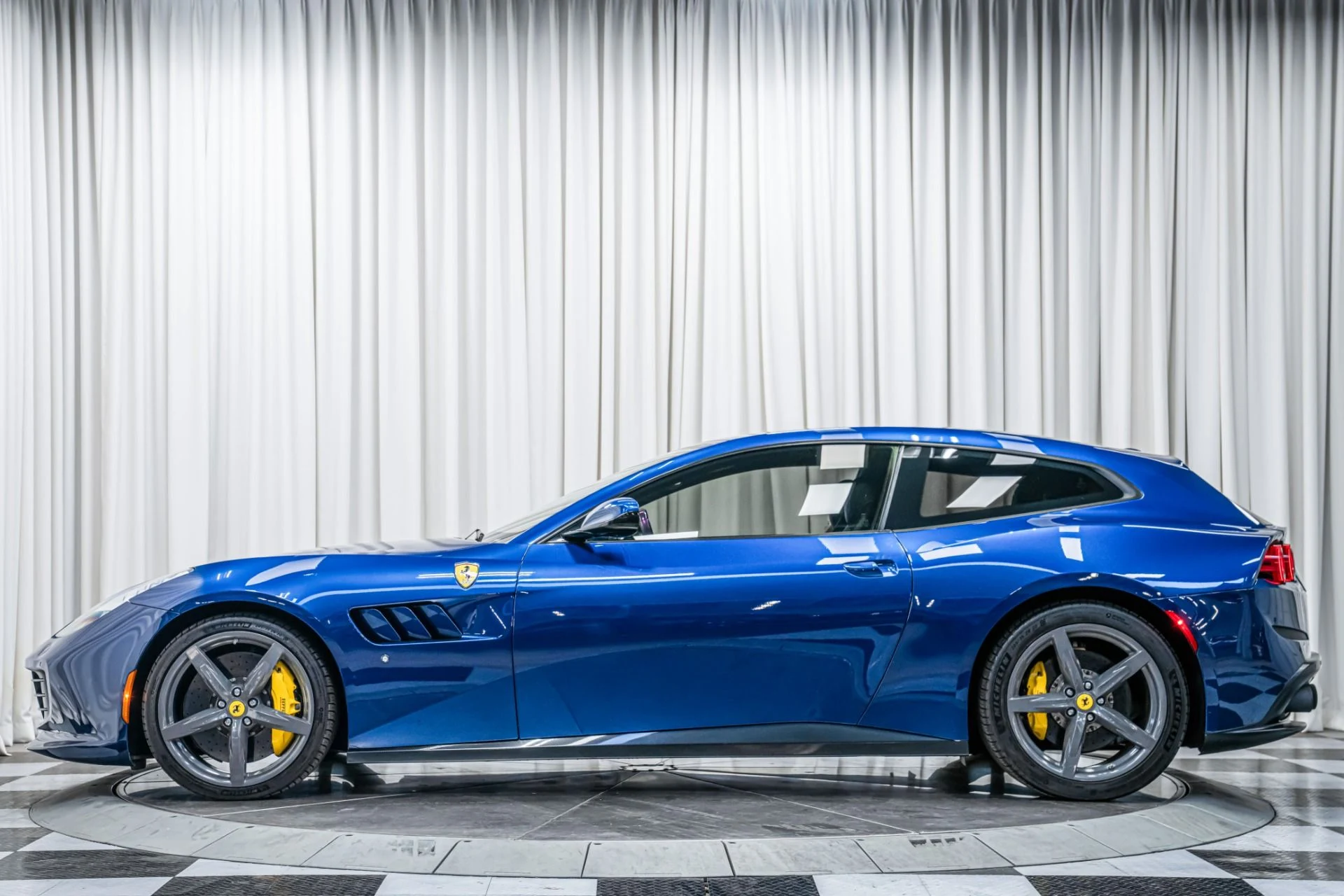 mph005_2501787925_Used_2019_Ferrari_GTC_4_Lusso_V12_1762197599_689b6ccb8f