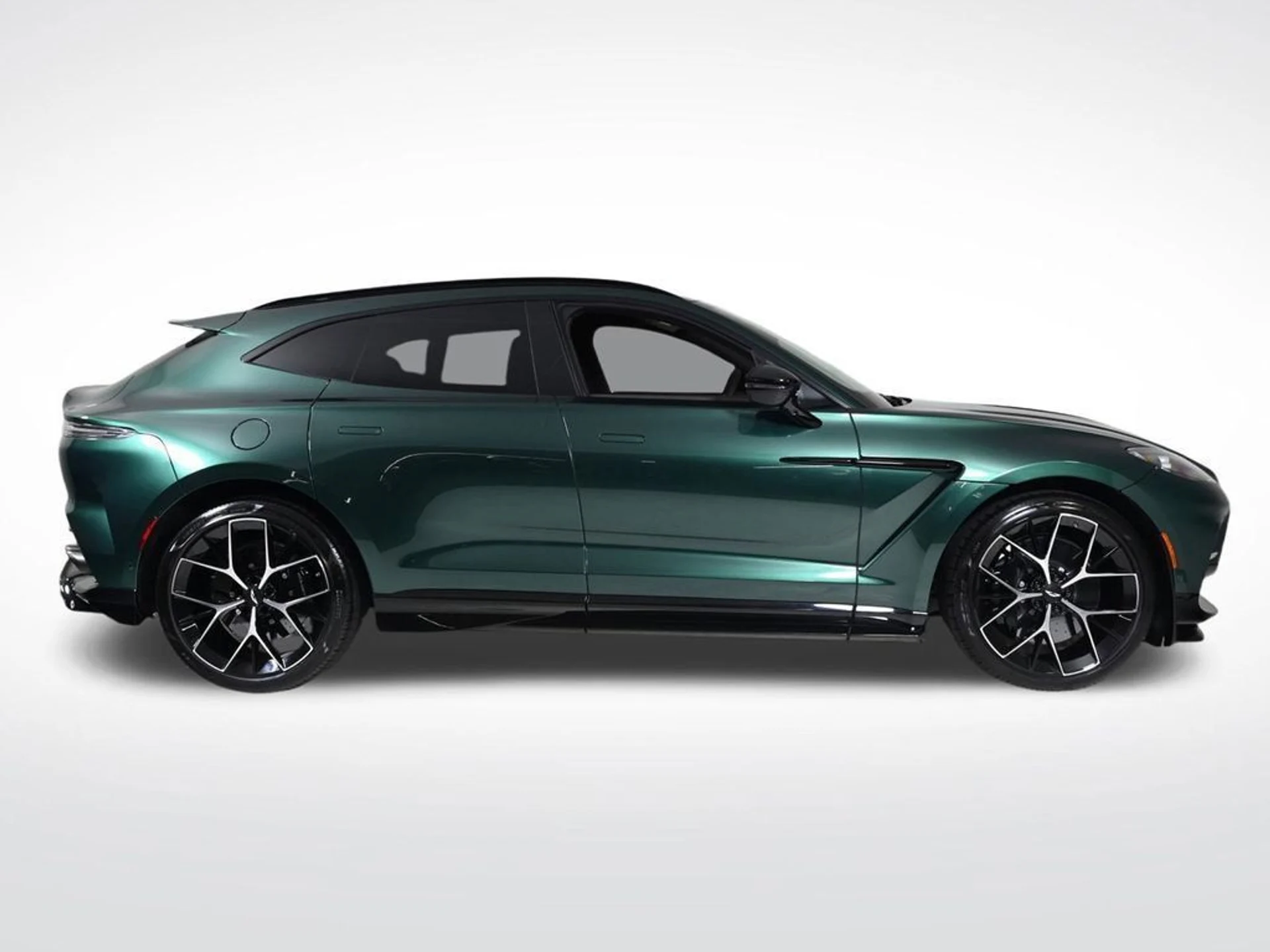 mph005_2510559430_new_2026_aston_martin_dbx_707awd_11350_23027858_6_1024_09a4c612c7