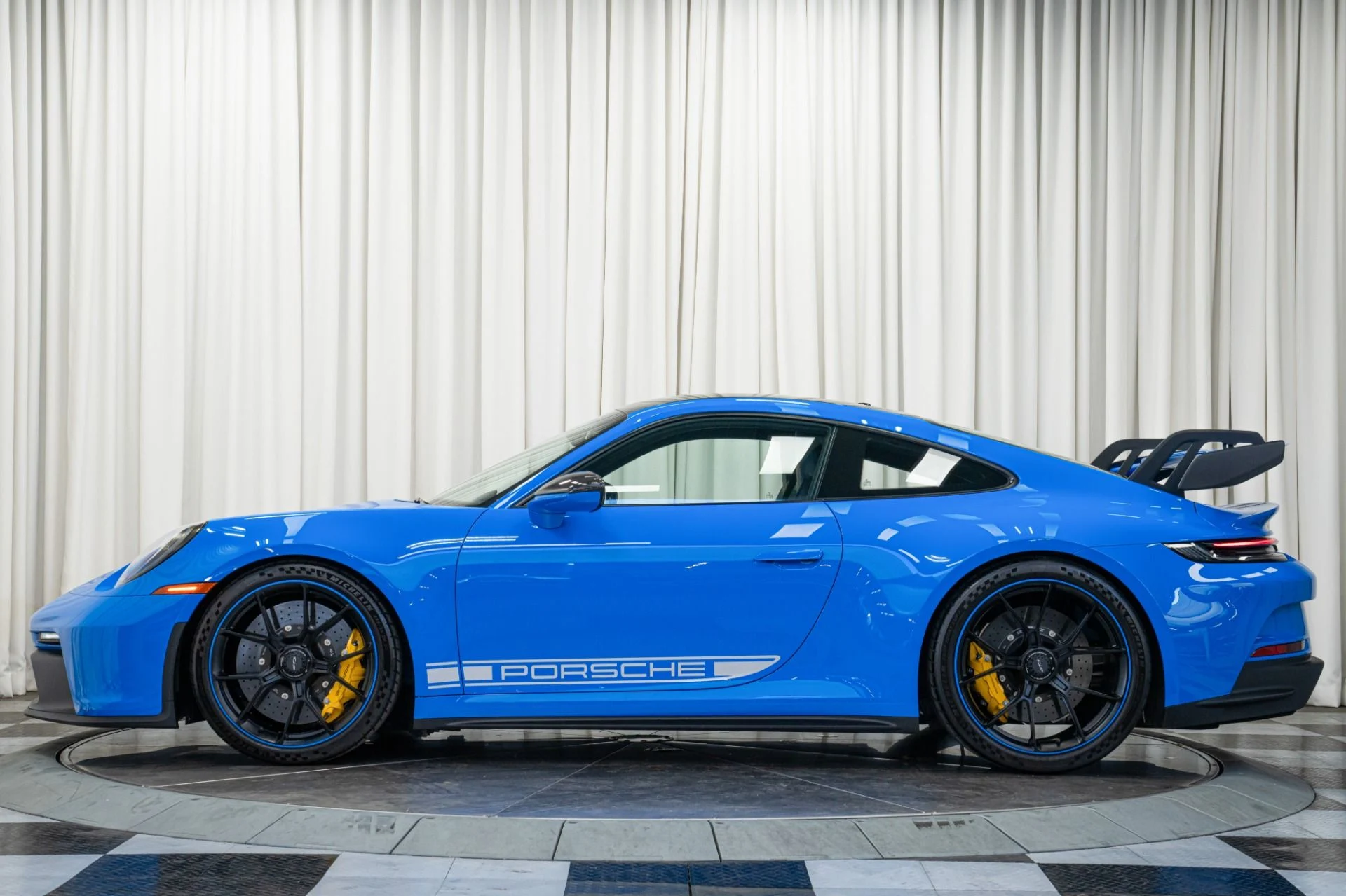 mph005_2517839433_Used_2022_Porsche_911_GT_3_6_Speed_1762362597_85116175d5