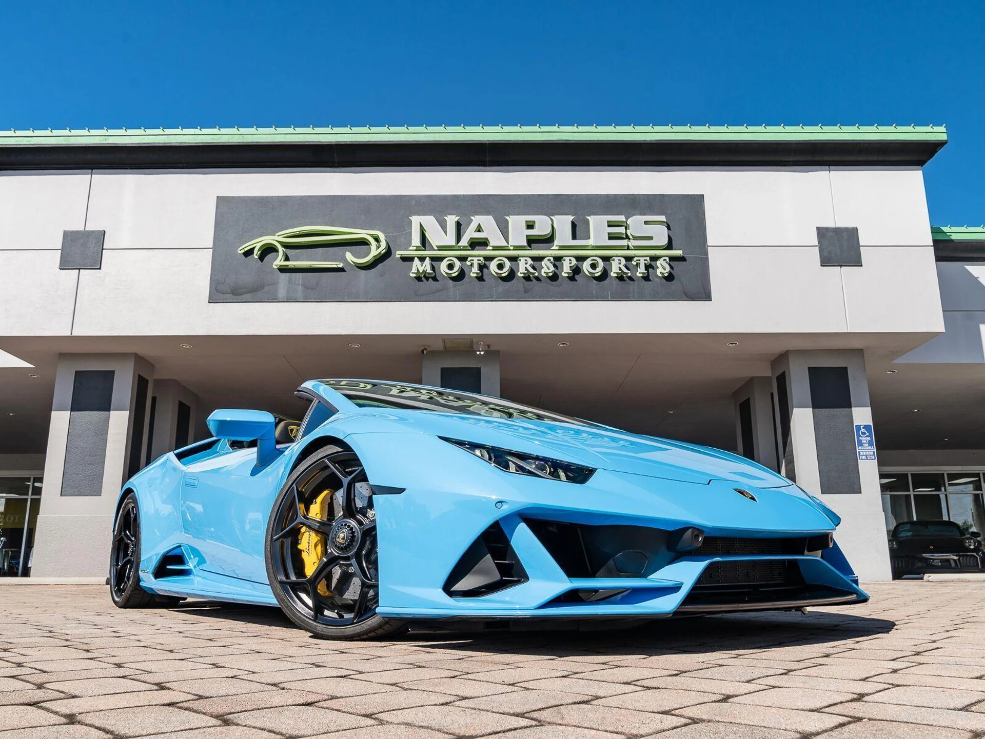 mph005_2518327814_Used_2022_Lamborghini_Huracan_EVO_Spyder_AWD_1792704186_fc3d0196e6