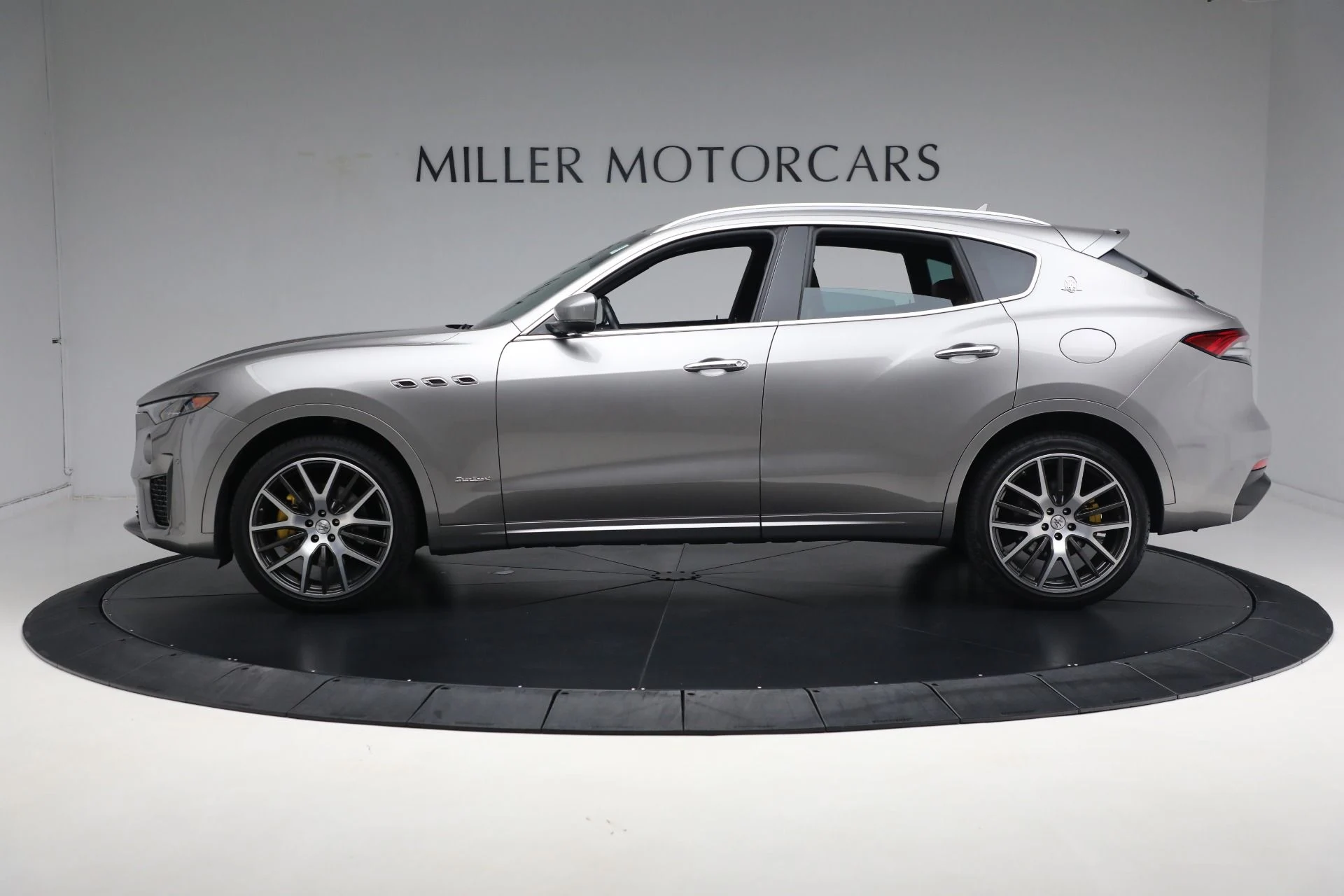 mph005_2527362299_Used_2021_Maserati_Levante_Q4_Gran_Sport_b981cb7fa1