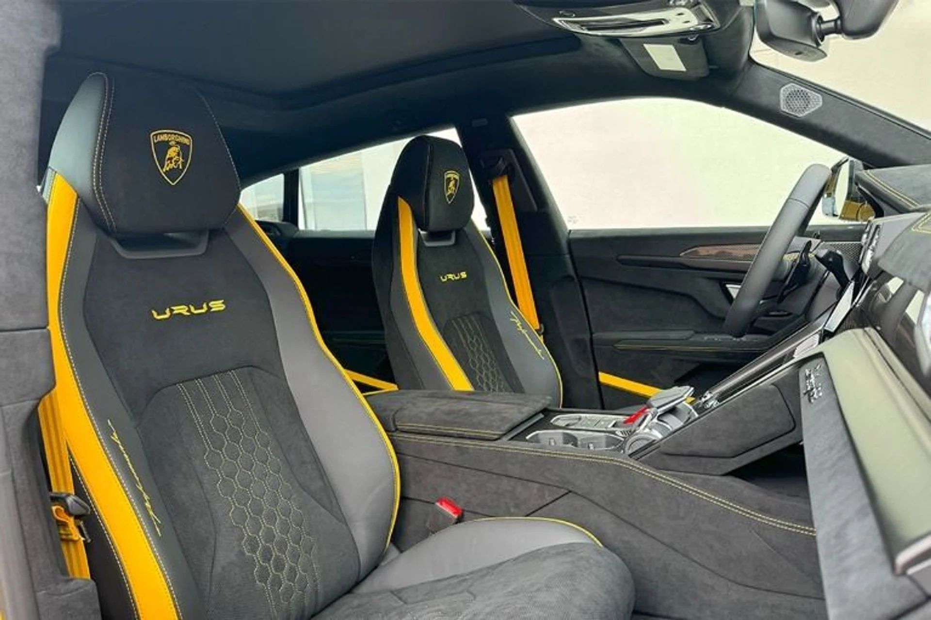 mph005_253275375_Used_2024_Lamborghini_Urus_Performante_1737405766_f04a9b1f0f