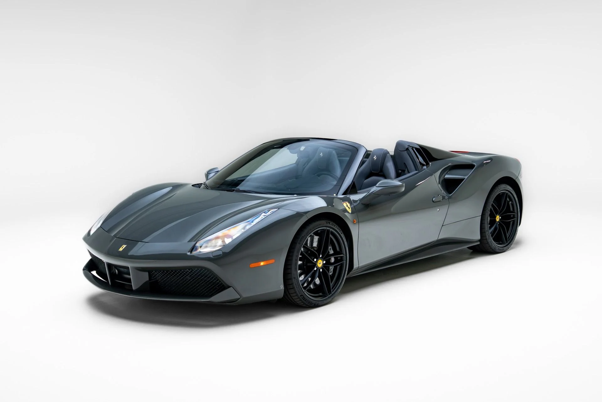 mph005_2532785940_Used_2018_Ferrari_488_Spider_1778276724_5e3032903f