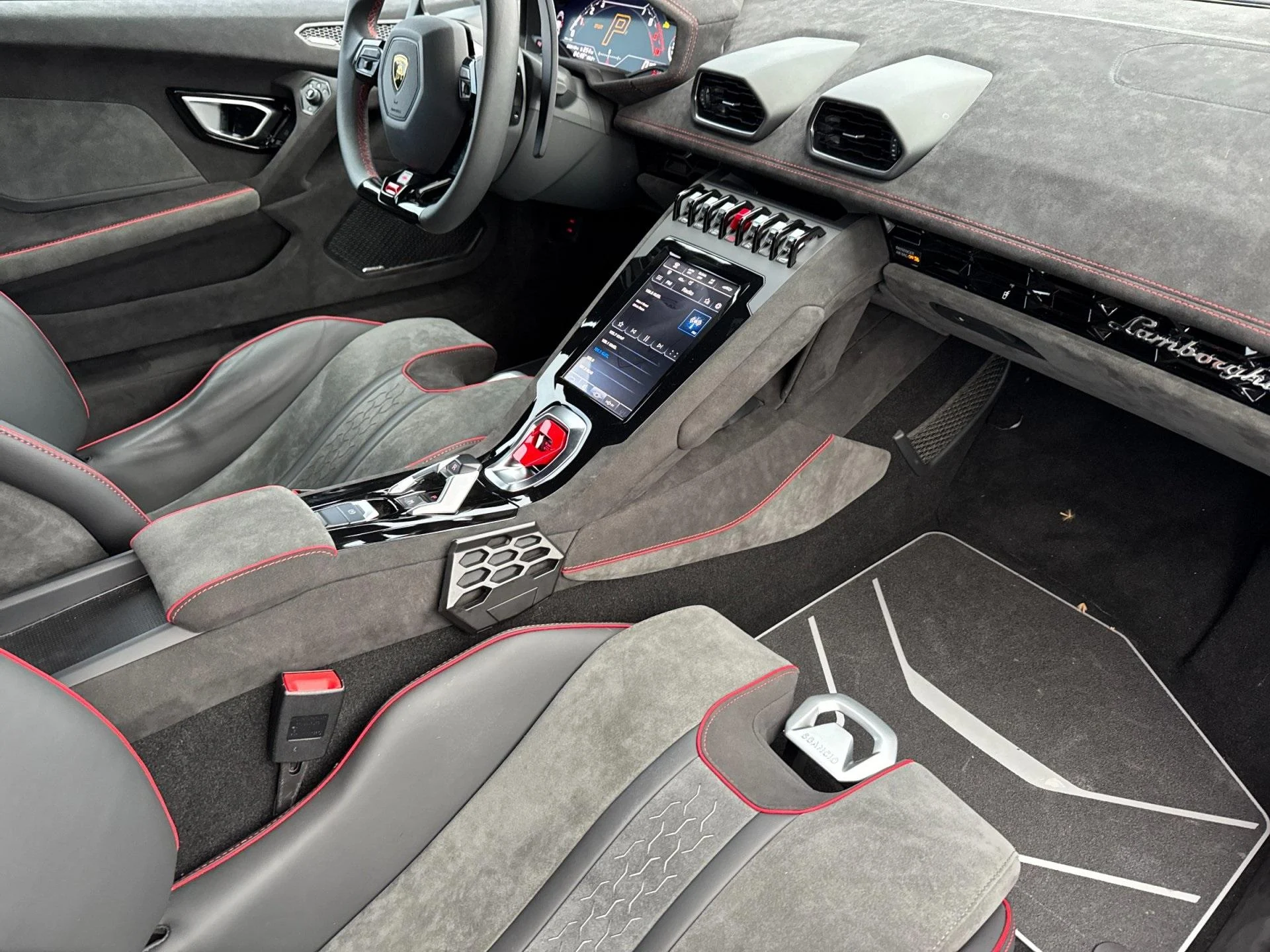 mph005_2533507648_Used_2024_Lamborghini_Huracan_Sterrato_Selezione_CPO_1769008631_5b0183ef42