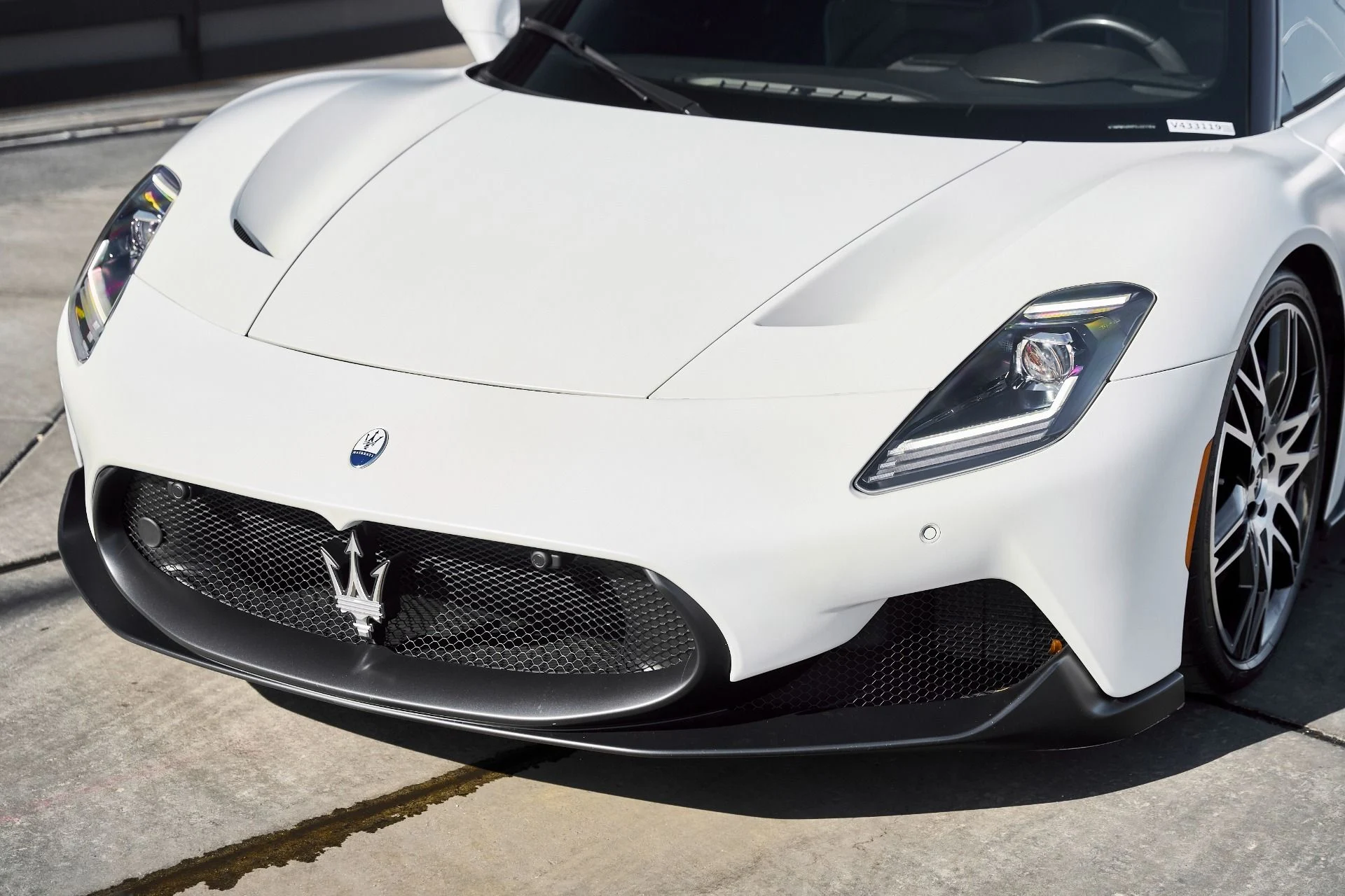 mph005_2534620279_Used_2023_Maserati_MC_20_1769481162_1336887478