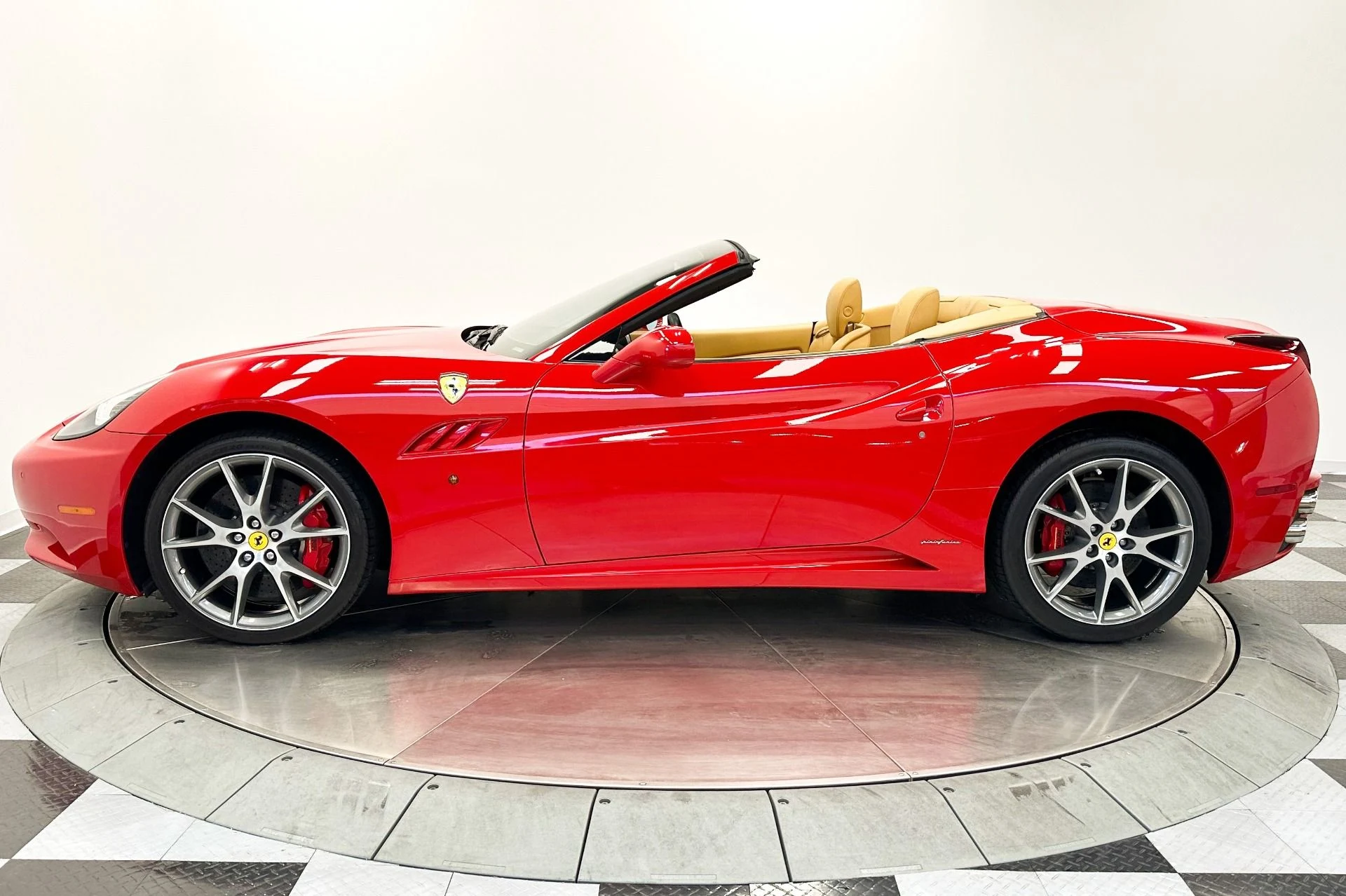 mph005_2537337151_Used_2013_Ferrari_California_Daytona_Seats_Forged_Wheels_Extended_Beige_Leather_1771614841_44b5c3a70c