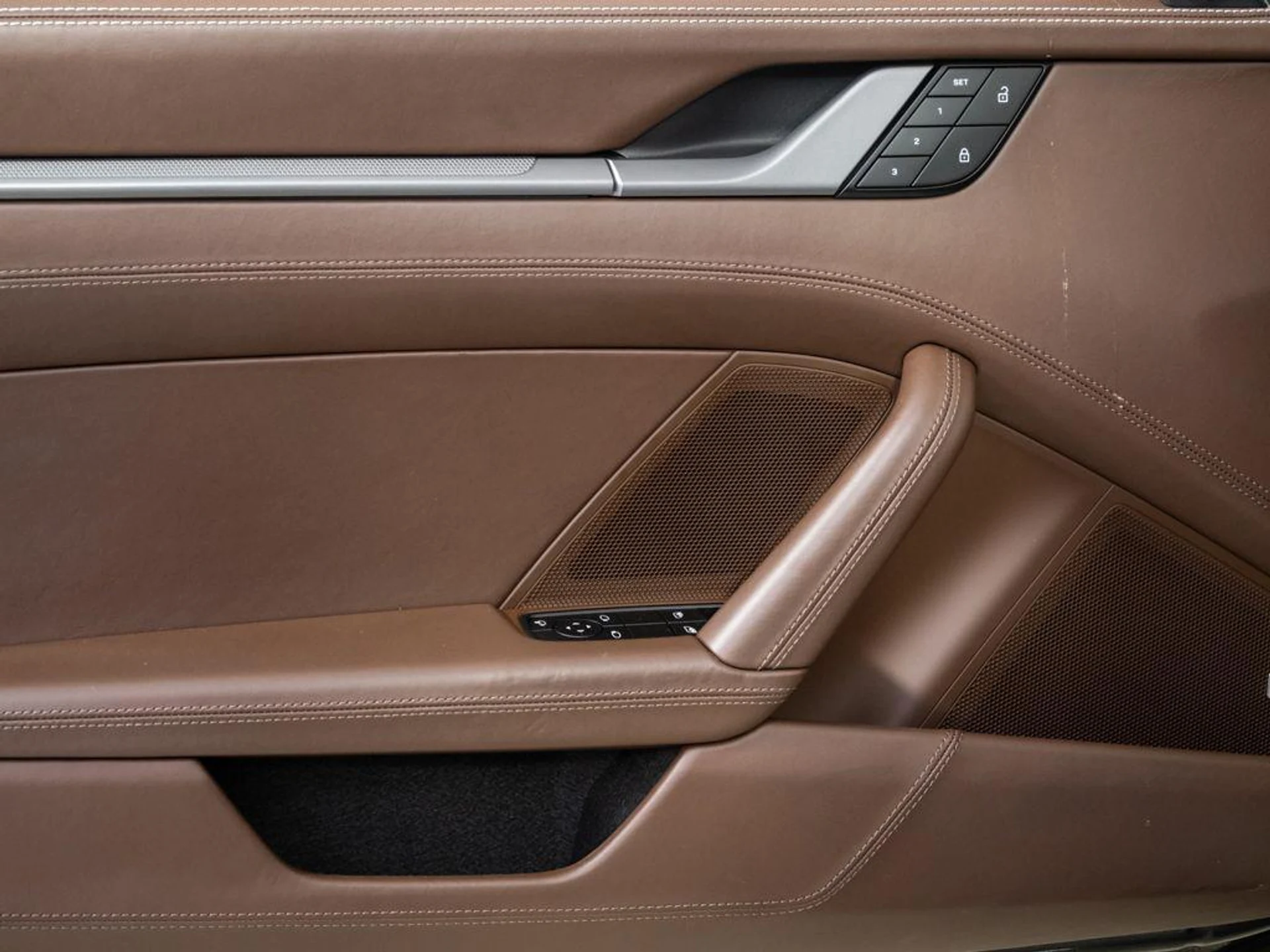 mph005_2543026070_S_9_D9yy9r_ACA_Glij_C_Ig1_NT_i_Tsw_57f2c93c9d