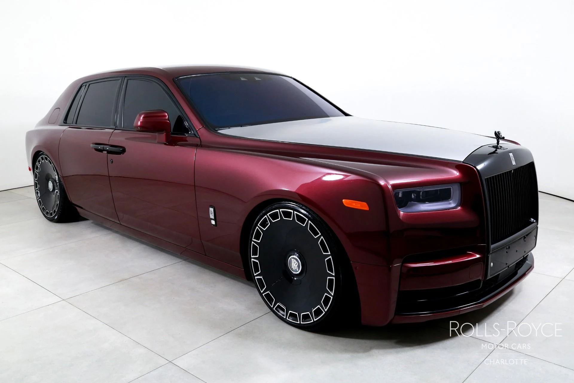 mph005_2546799637_Used_2019_Rolls_Royce_Phantom_1786657076_e691395805