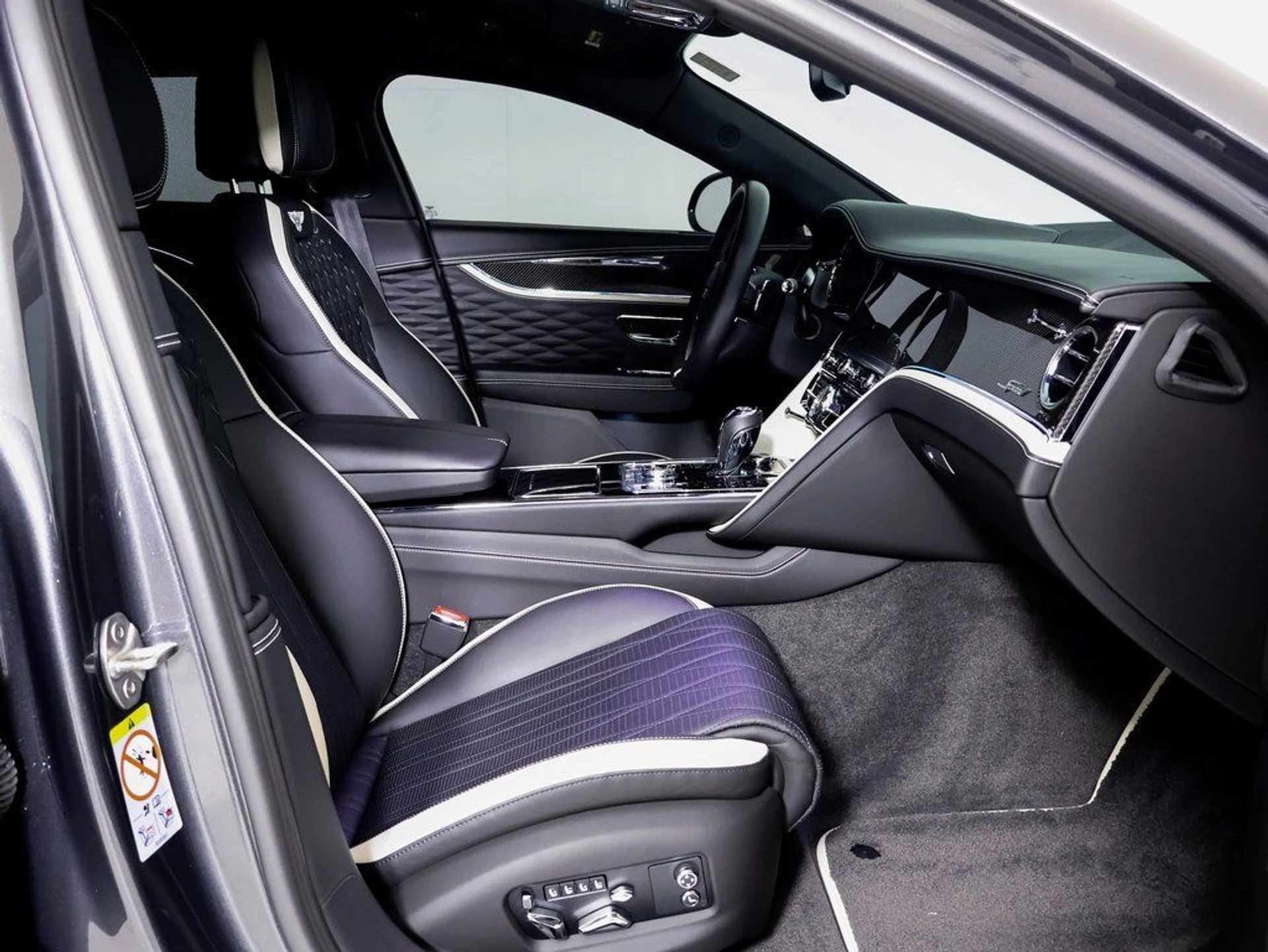 mph005_2556602769_ec7df2d357f149b9e9c52eaf9f6b3e93x_2973c39283