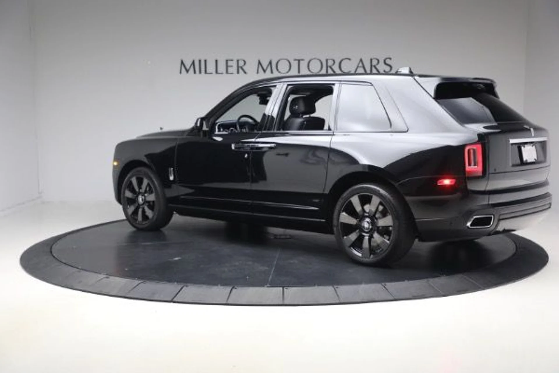 mph005_2562569253_Used_2022_Rolls_Royce_Cullinan_34164f71e8