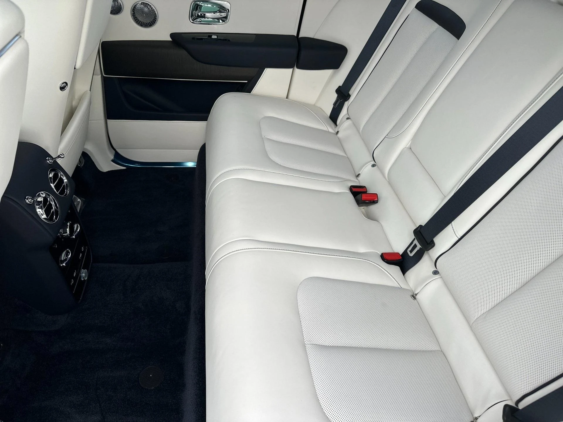 mph005_2563770573_New_2026_Rolls_Royce_Cullinan_1759336343_dd50c43e70