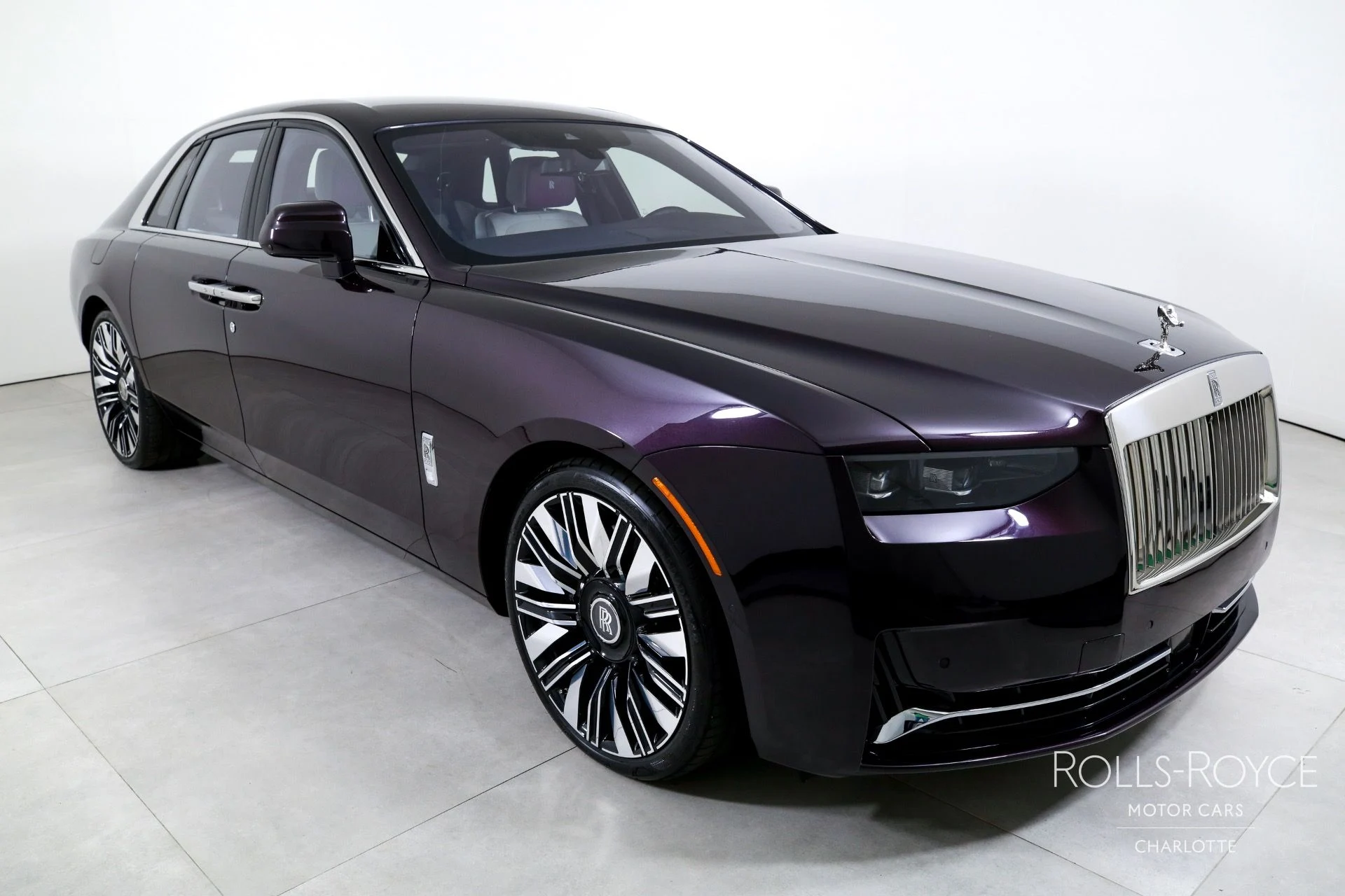 mph005_2567674644_Used_2025_Rolls_Royce_Ghost_1759510199_1459708fd3