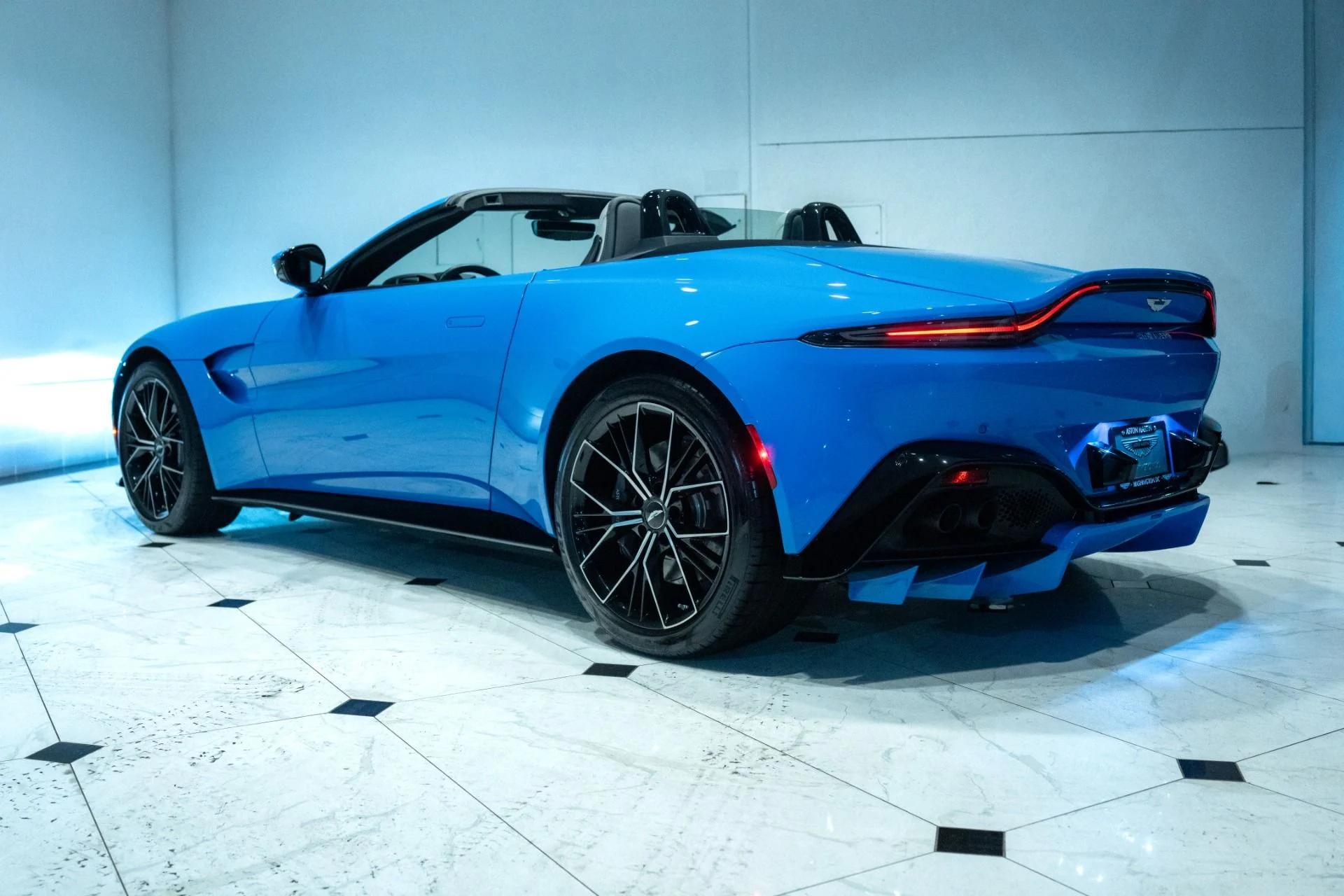 mph005_2569767338_Used_2021_Aston_Martin_Vantage_1790591342_a018179239