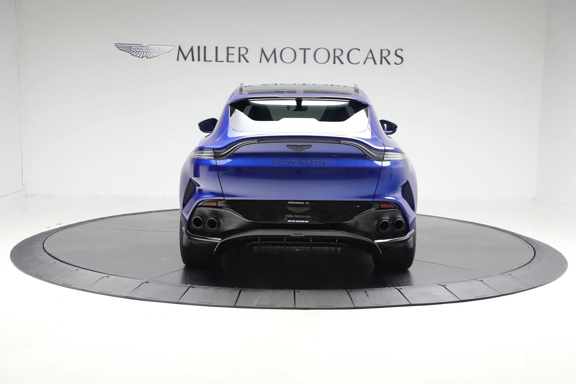mph005_2573297009_Used_2024_Aston_Martin_DBX_707_1761409470_da6eb611a2