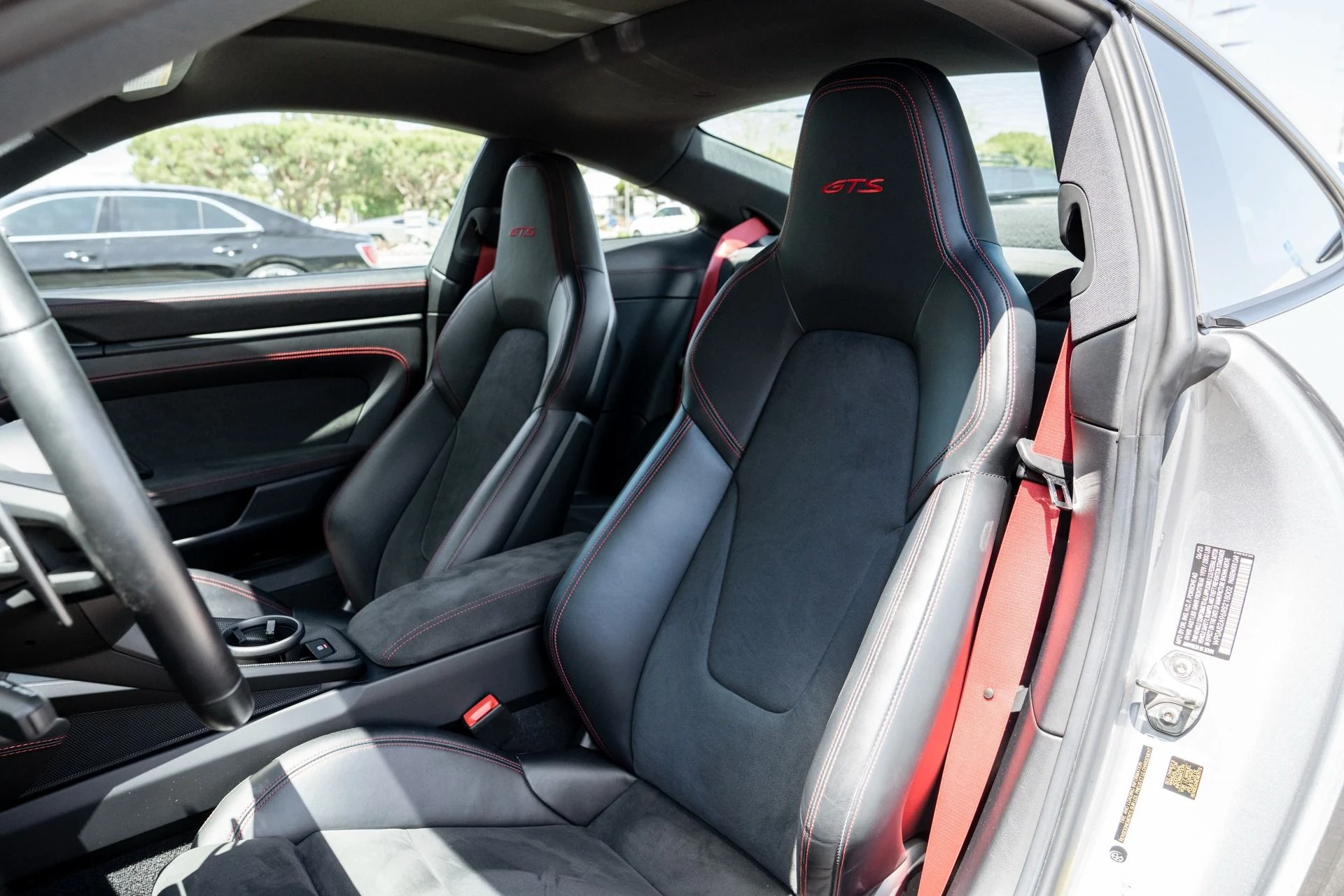 mph005_2580025841_Used_2024_Porsche_911_Carrera_4_GTS_1751586992_9795df5330