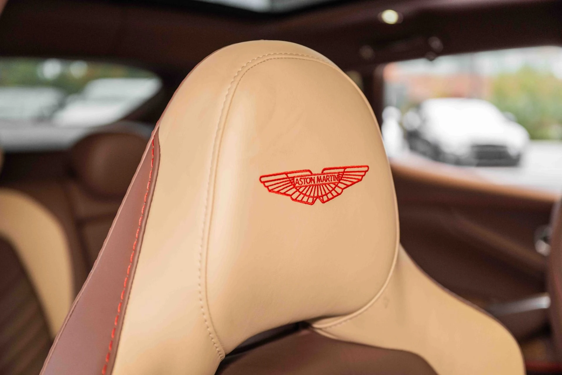 mph005_2587139252_Used_2023_Aston_Martin_DBX_707_1697843884_6ac6f5b012