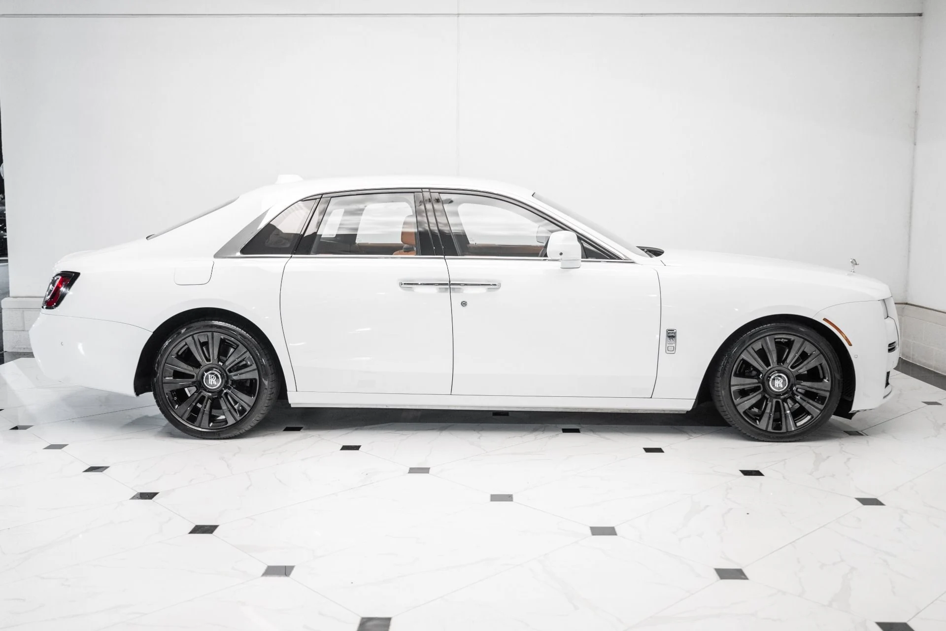 mph005_2598062498_Used_2021_Rolls_Royce_Ghost_1753978990_9740b9470c