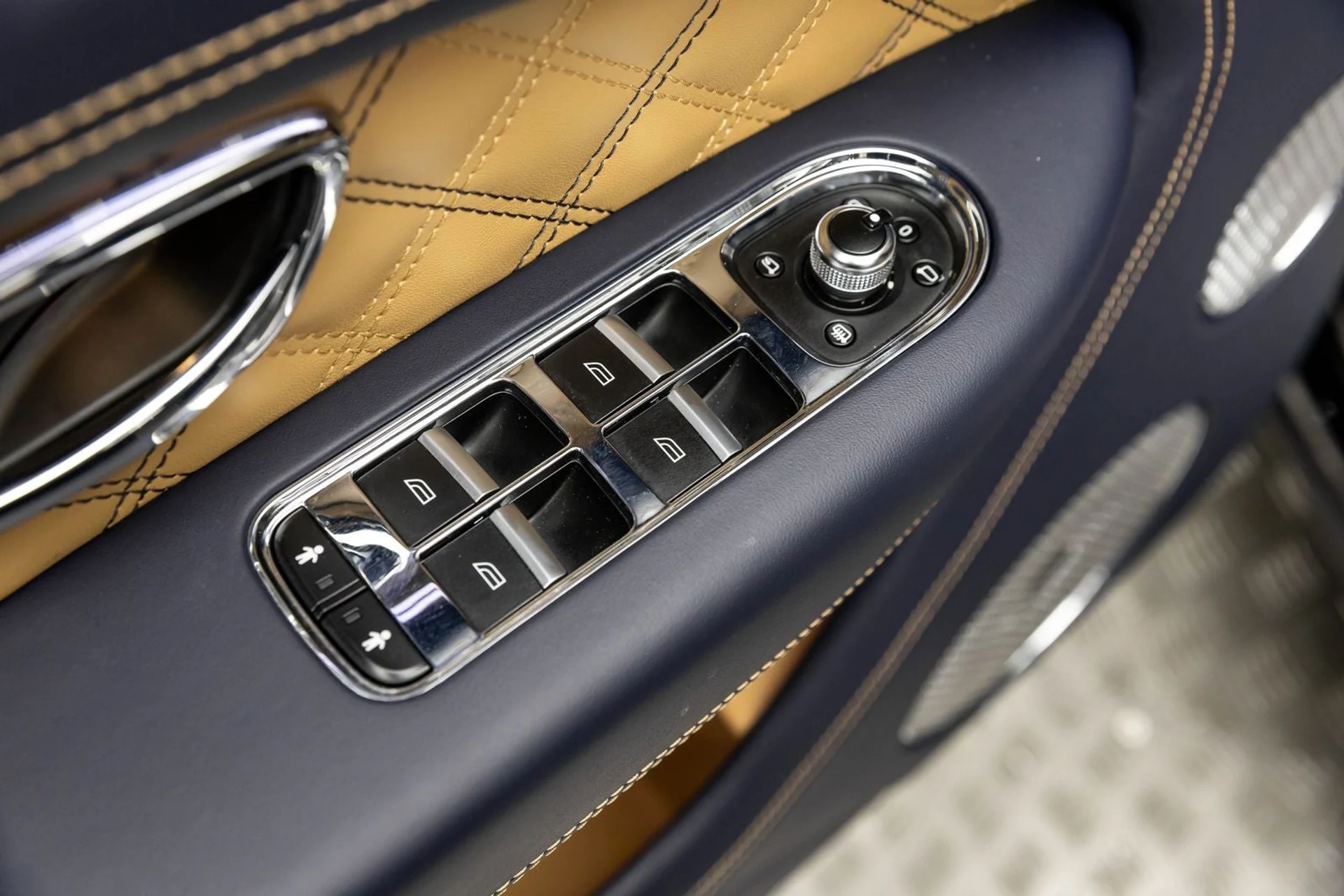 mph005_2616290607_6_6f159a86d5