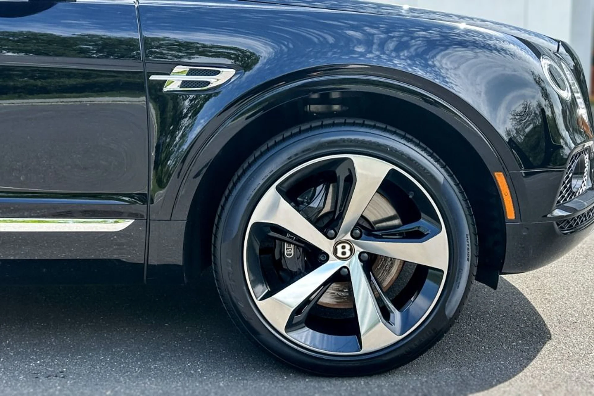 mph005_2618991281_Used_2019_Bentley_Bentayga_V8_1778775400_5ee573bb5c