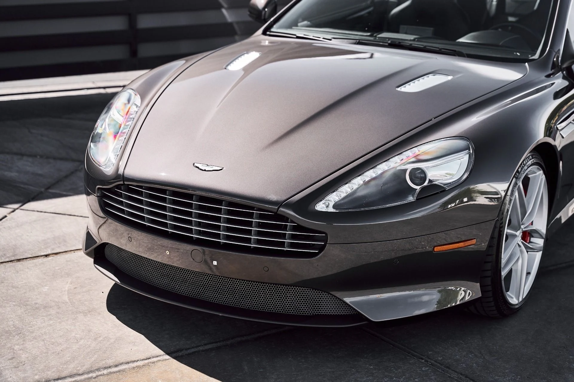 mph005_2629892798_Used_2014_Aston_Martin_DB_9_Base_1780969003_2d61acb1da