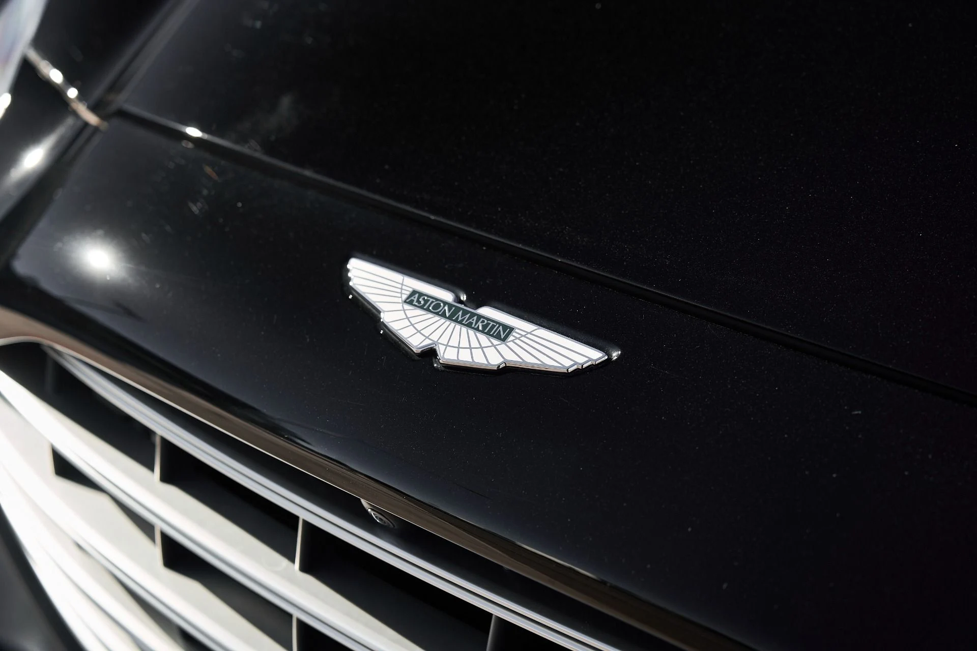 mph005_2638291114_Used_2023_Aston_Martin_DBX_707_1759982272_1d4d82d594